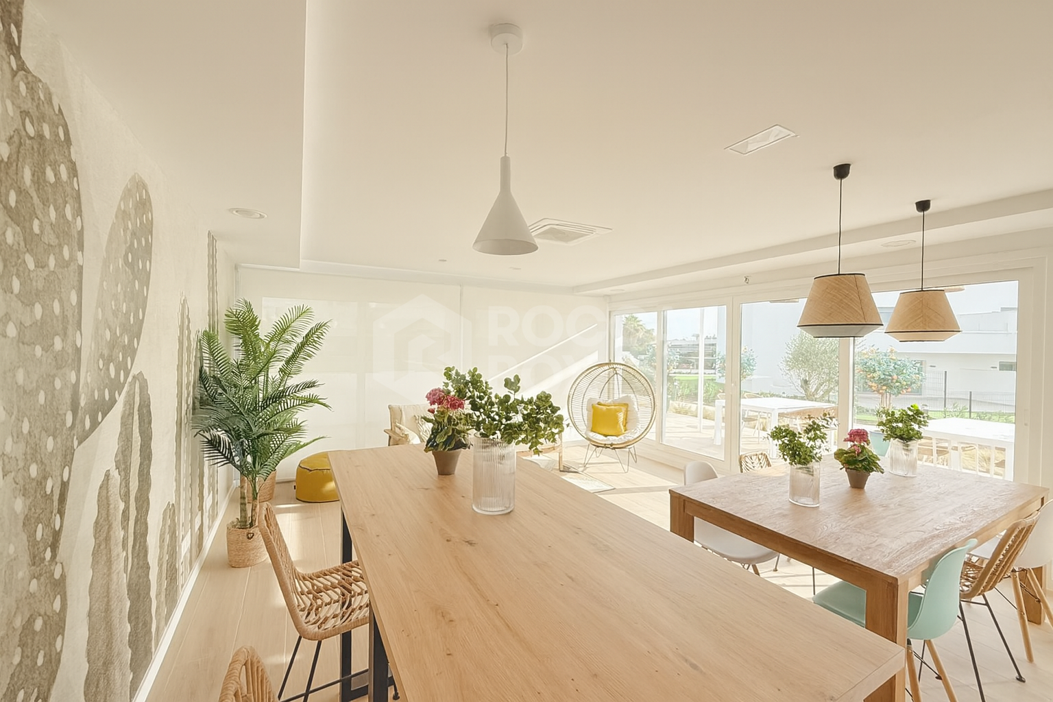 Modern 2-bedroom apartment in the sought-after Aquagardens development on the New Golden Mile