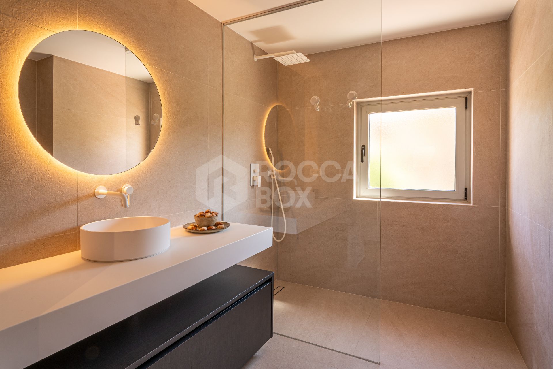 Luxuriously renovated apartment in Ribera de la Romana in the marina of Sotogrande