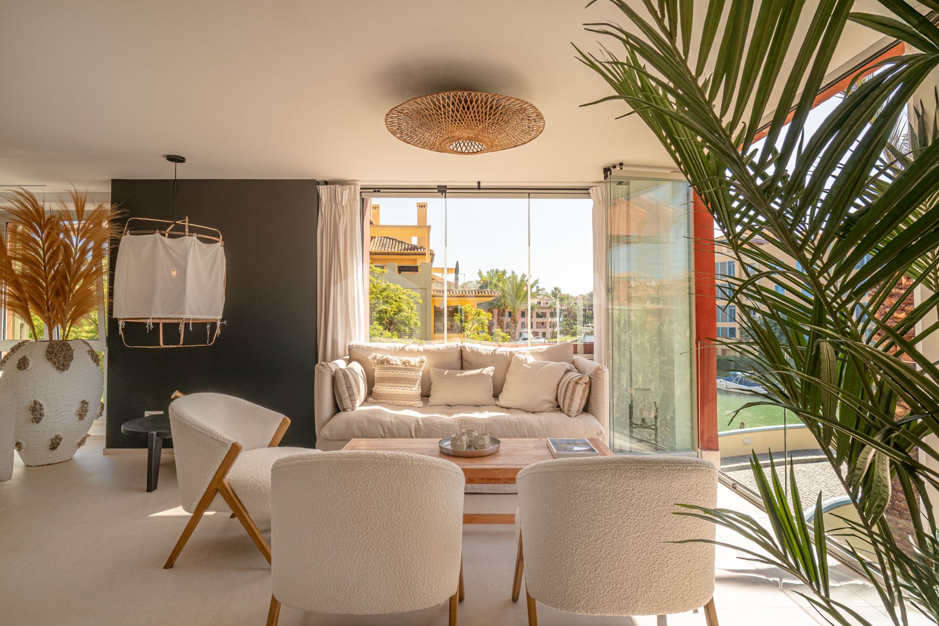 Luxuriously renovated apartment in Ribera de la Romana in the marina of Sotogrande