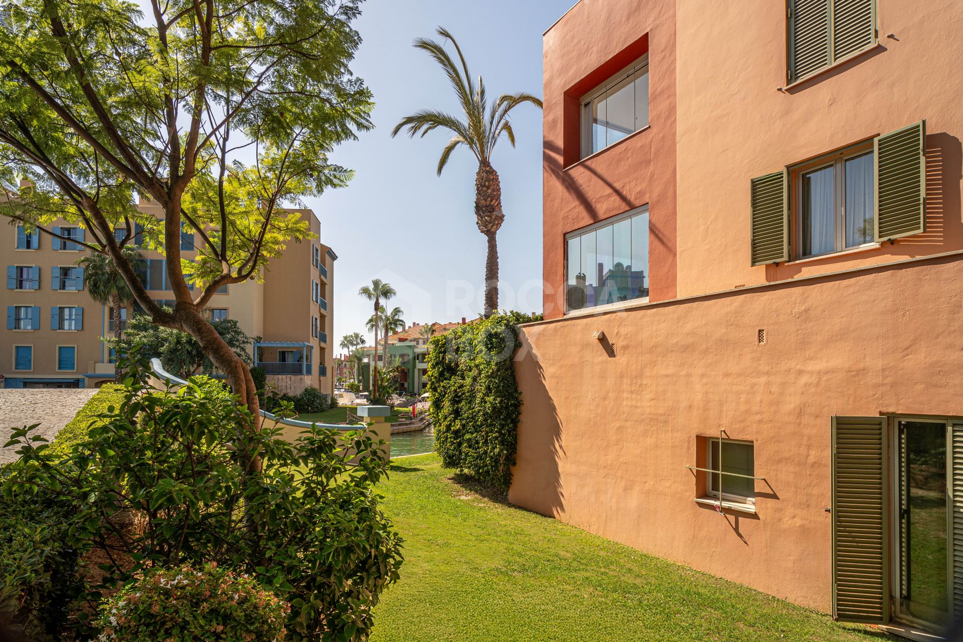 Luxuriously renovated apartment in Ribera de la Romana in the marina of Sotogrande