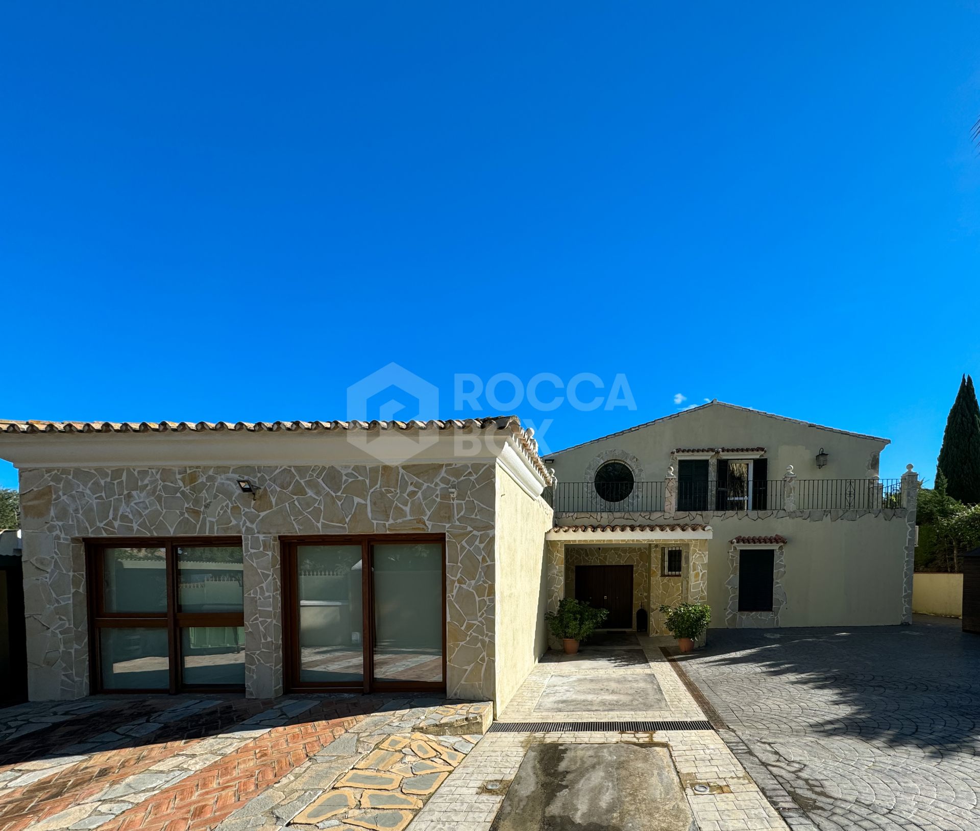 Spacious family villa in the sought after C Zone of Sotogrande for sale