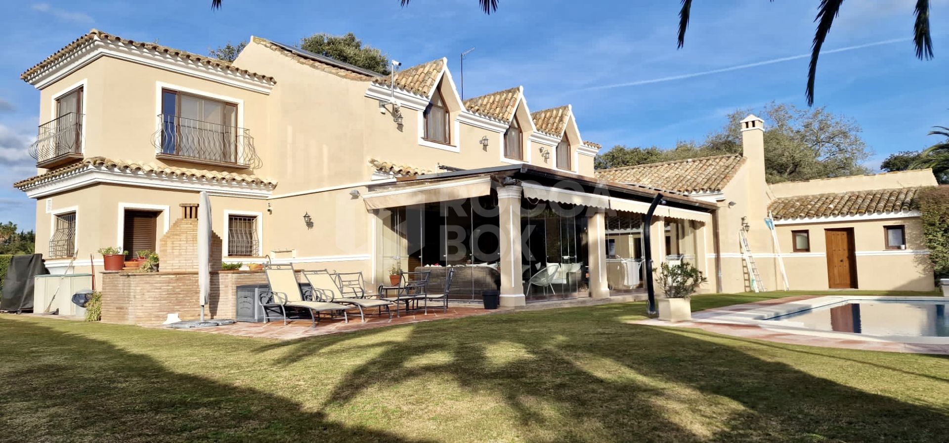 6 bedroom Andalusian-style villa for sale in a cul de sac in the D zone of Sotogrande