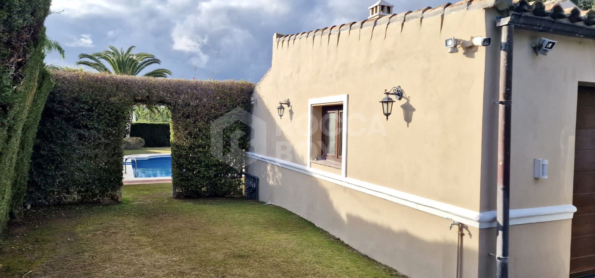 6 bedroom Andalusian-style villa for sale in a cul de sac in the D zone of Sotogrande