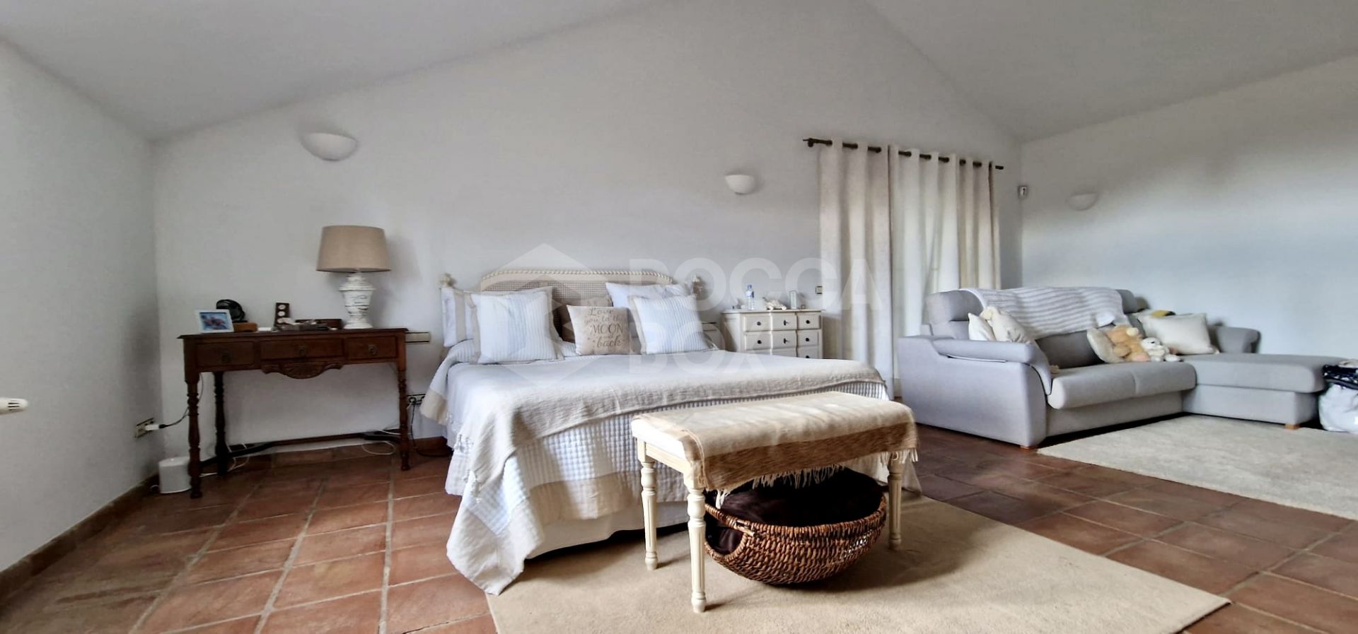 6 bedroom Andalusian-style villa for sale in a cul de sac in the D zone of Sotogrande