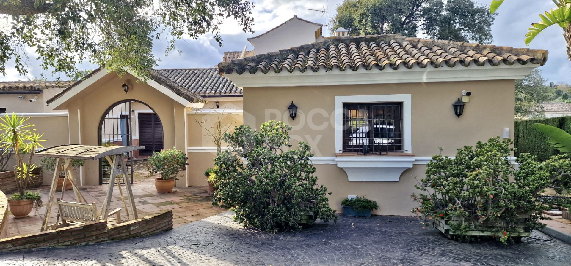 6 bedroom Andalusian-style villa for sale in a cul de sac in the D zone of Sotogrande