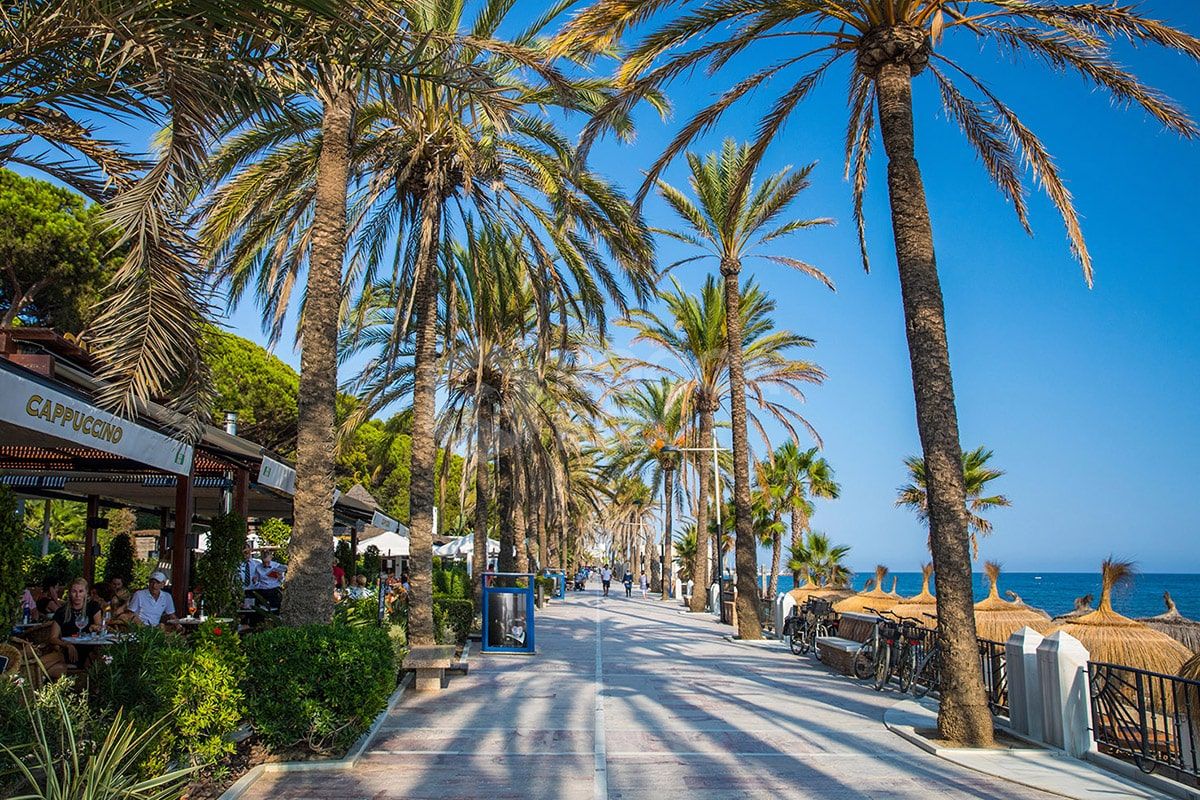 Alhambra del Mar - Beachfront complex on the Golden Mile of Marbella