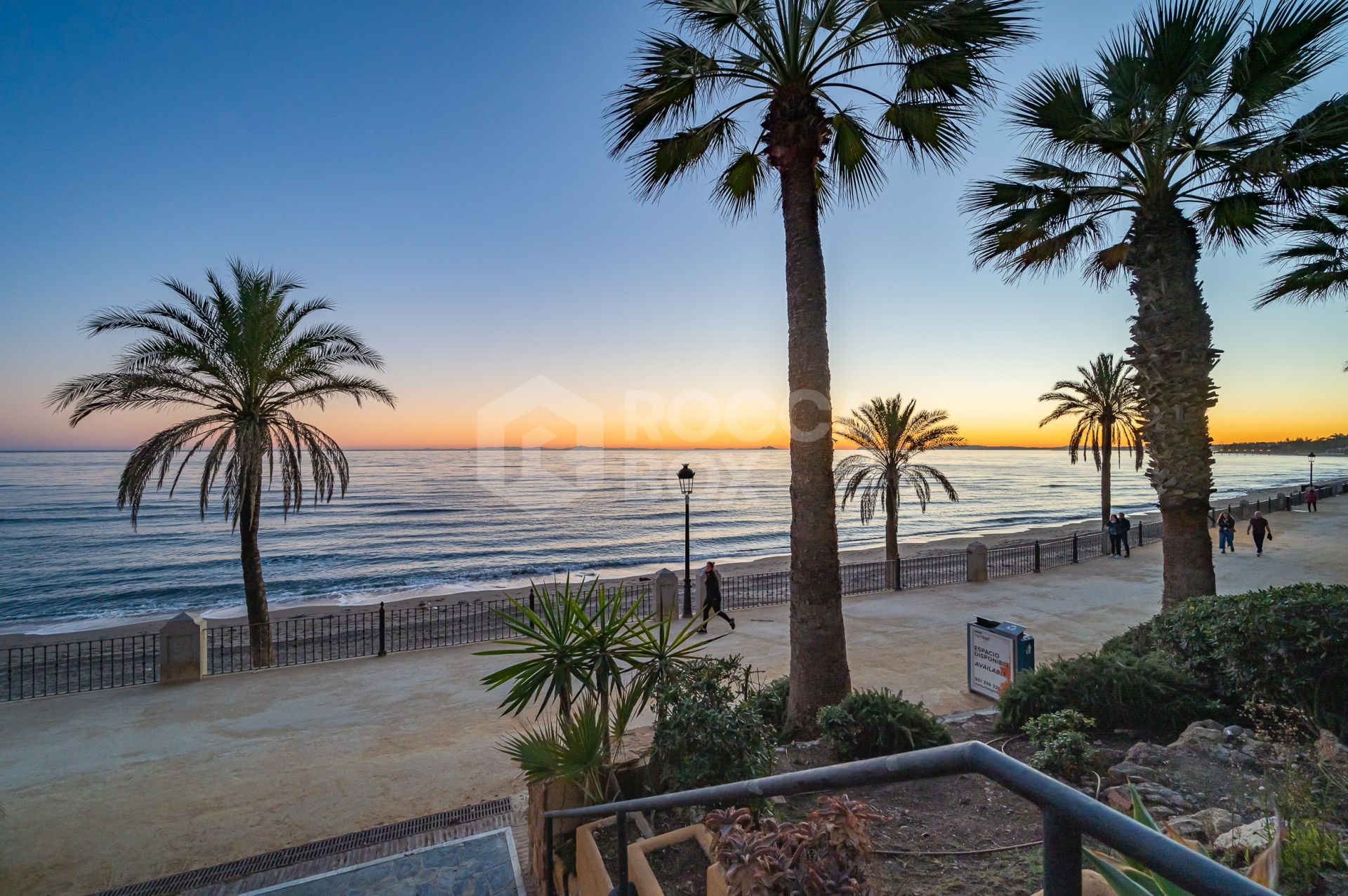 Alhambra del Mar - Beachfront complex on the Golden Mile of Marbella