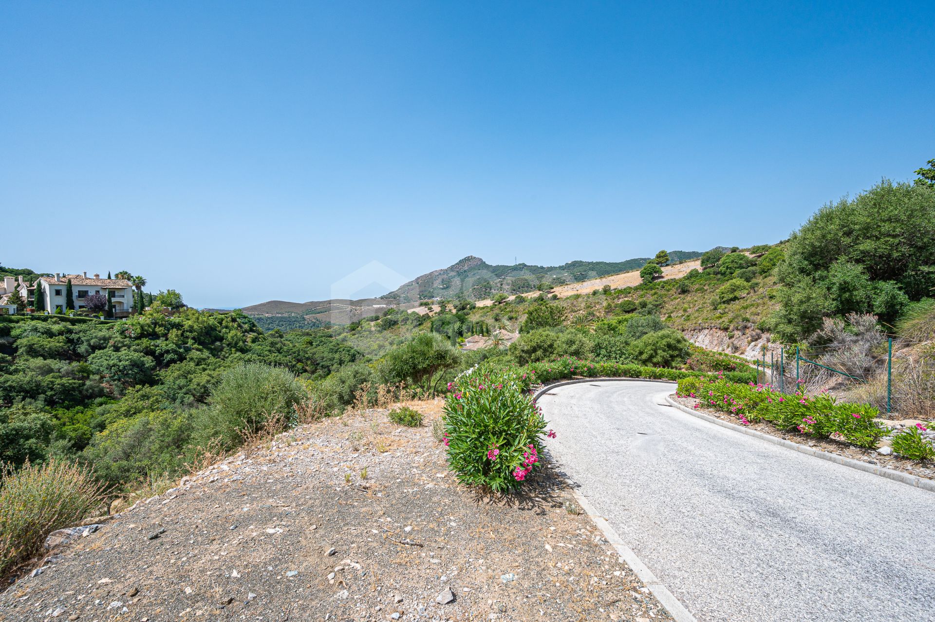 Southwest facing plot in La Zagaleta with a spectacular villa project