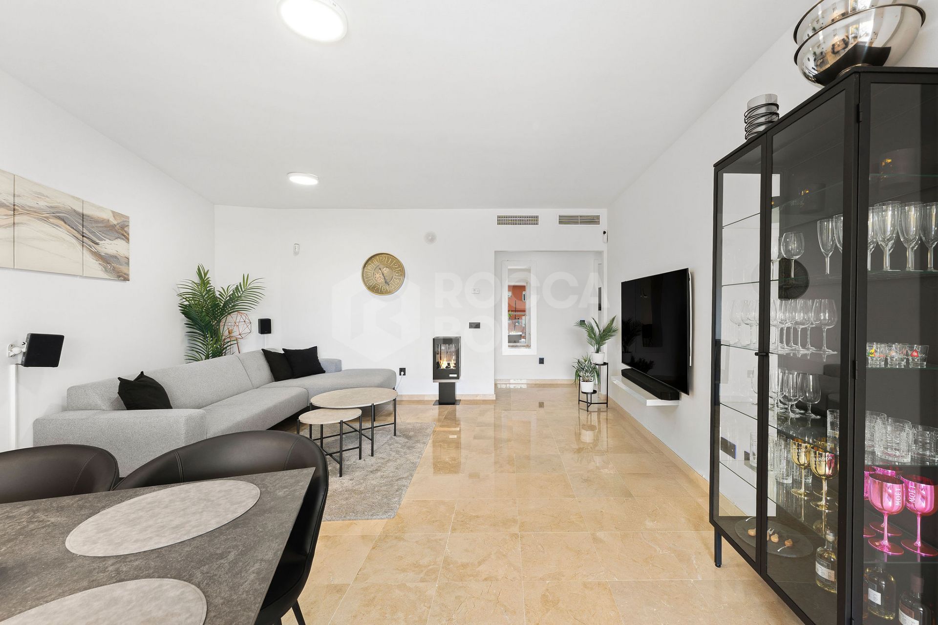 Welcome to this apartment in Torreblanca - situated just 200 meters from the beach!