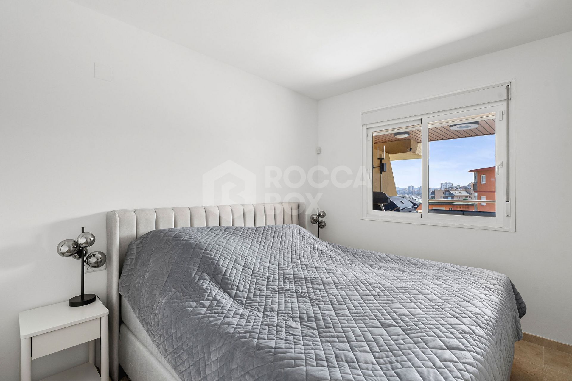 Welcome to this apartment in Torreblanca - situated just 200 meters from the beach!