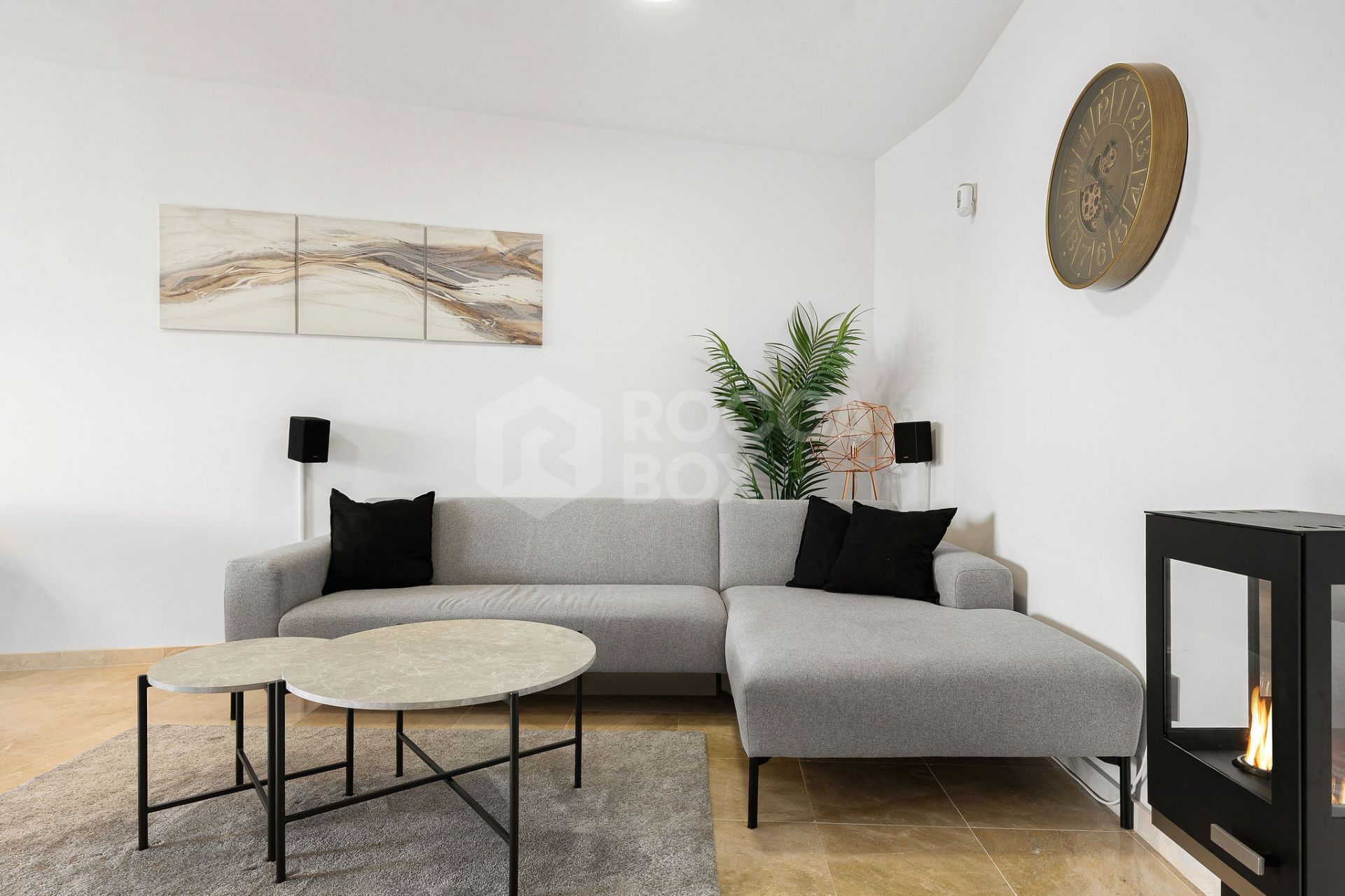 Welcome to this apartment in Torreblanca - situated just 200 meters from the beach!