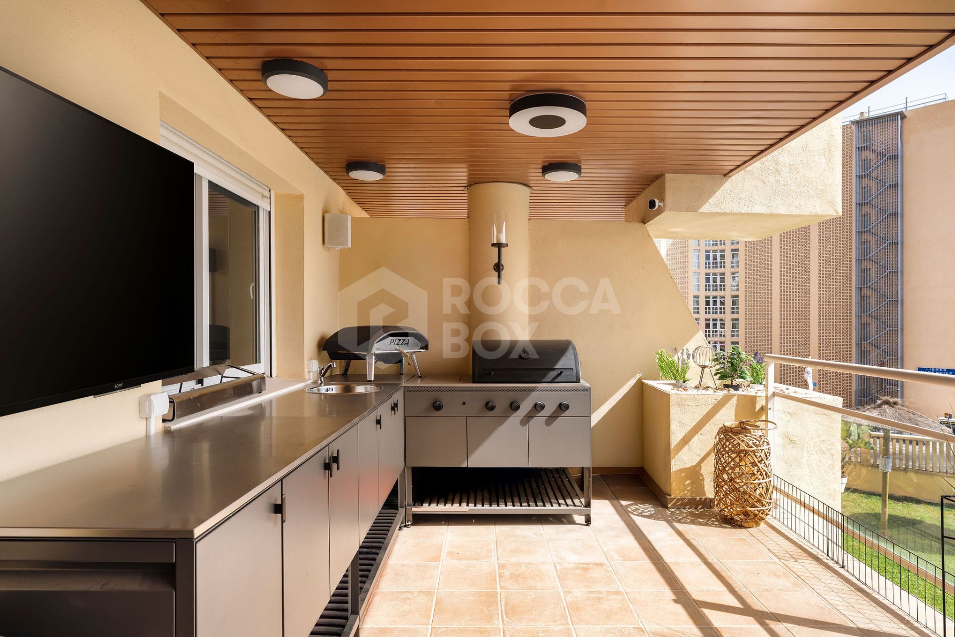 Welcome to this apartment in Torreblanca - situated just 200 meters from the beach!