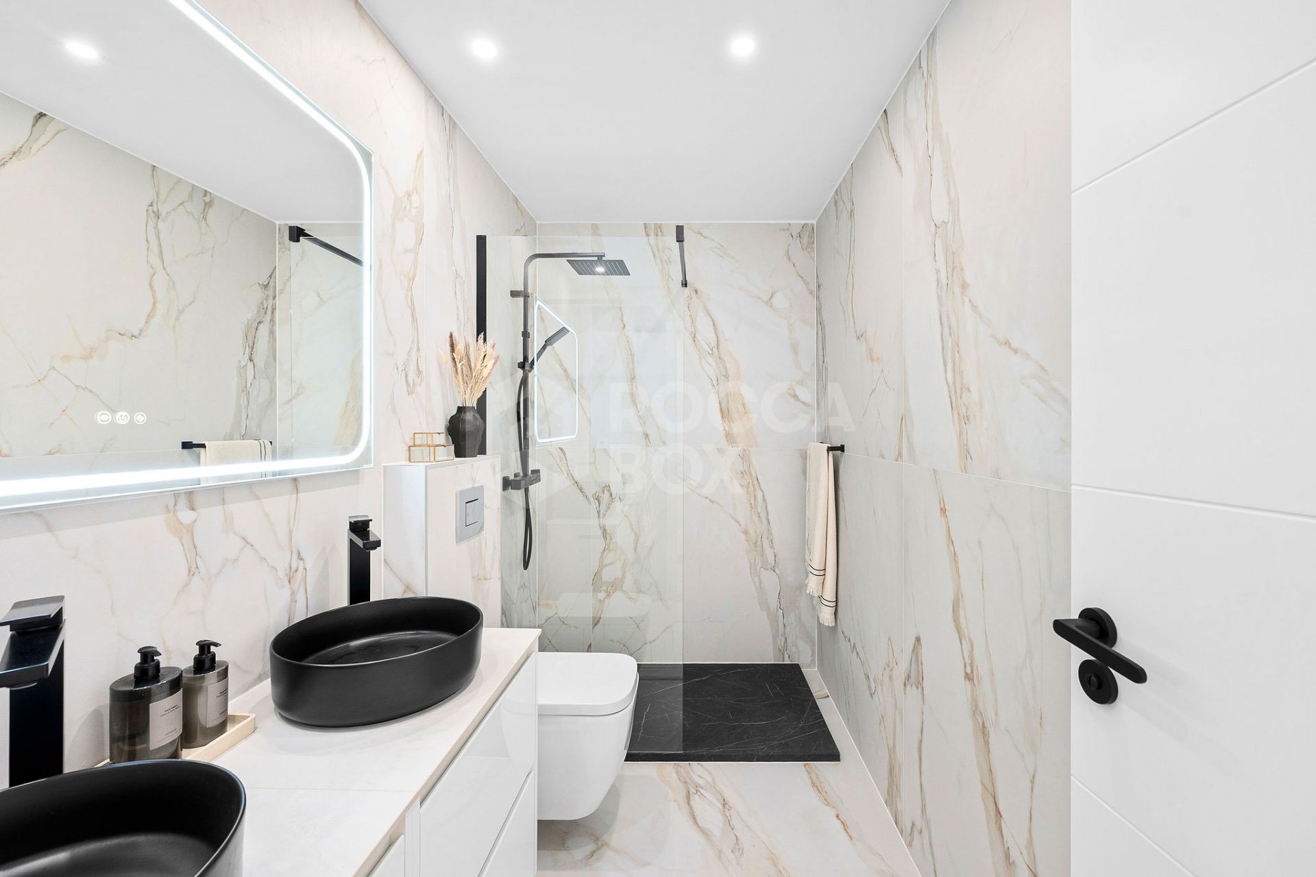 Welcome to this beautifully renovated ground floor apartment in Guadalmina Baja – Steps from the Beach and Golf!