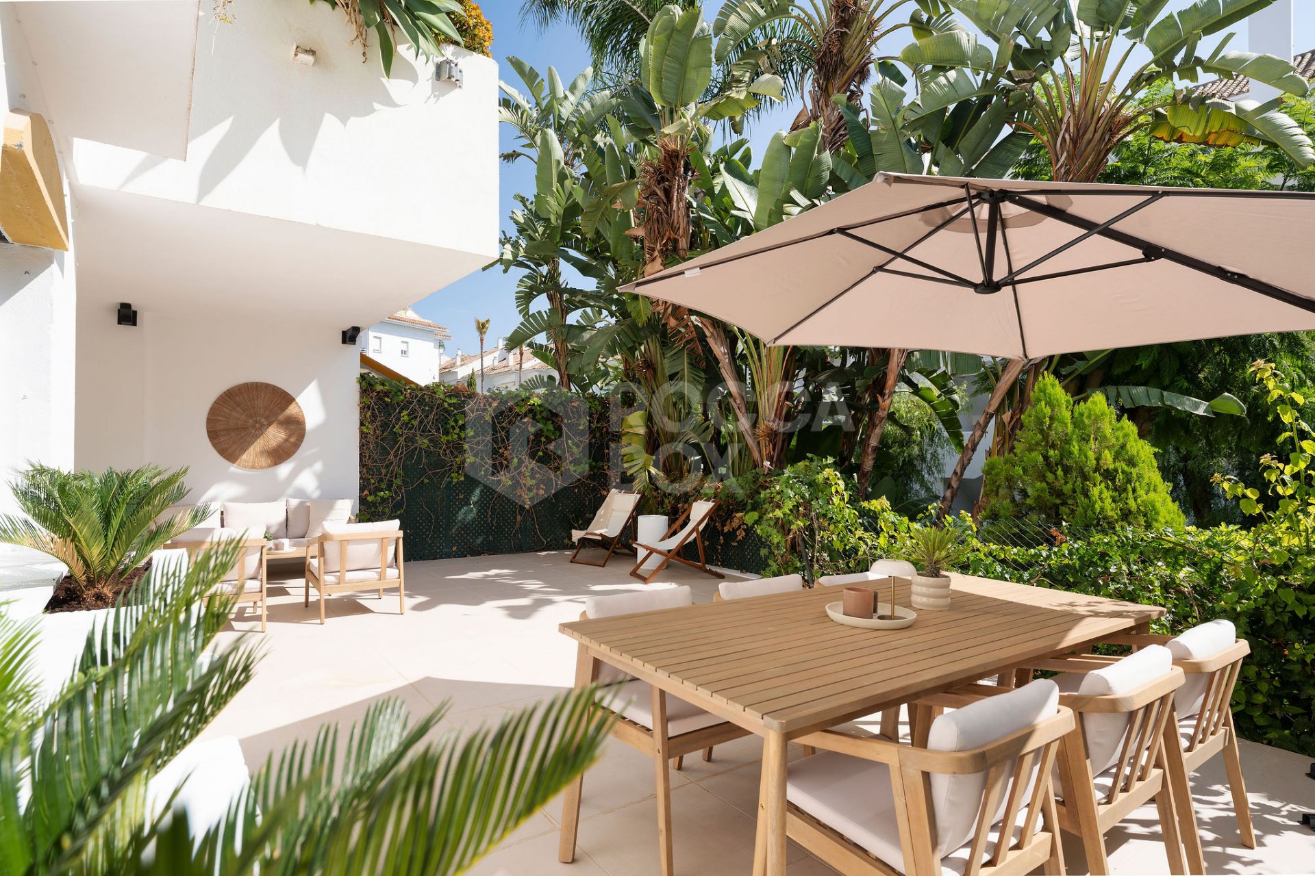 Welcome to this beautifully renovated ground floor apartment in Guadalmina Baja – Steps from the Beach and Golf!