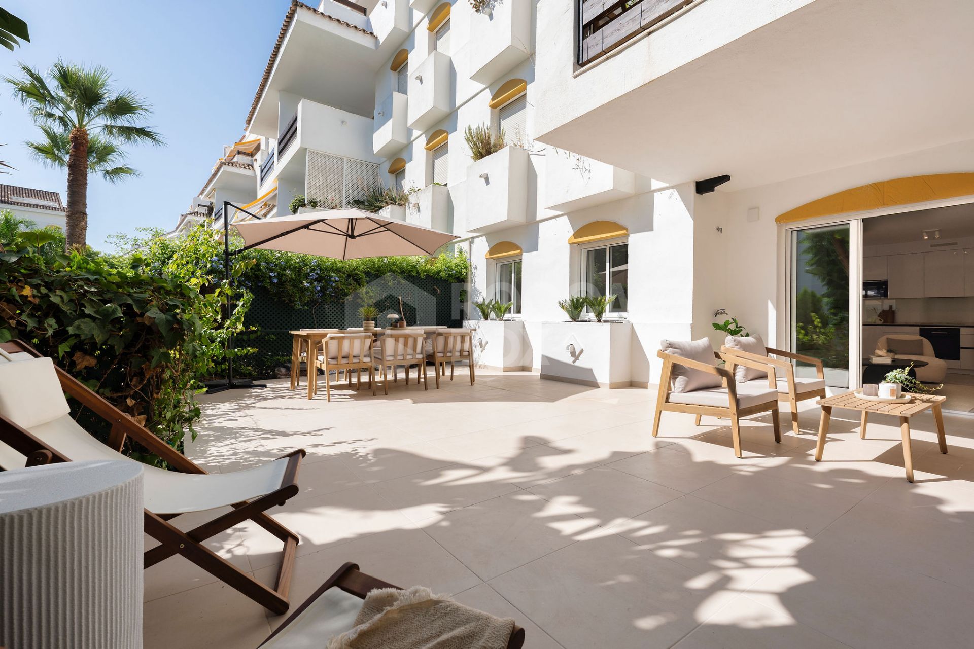 Welcome to this beautifully renovated ground floor apartment in Guadalmina Baja – Steps from the Beach and Golf!