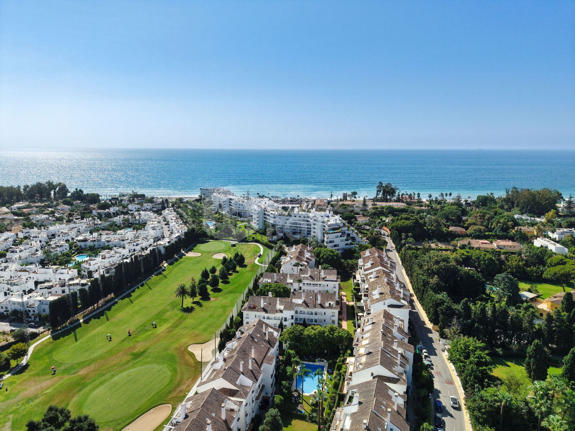 Welcome to this beautifully renovated ground floor apartment in Guadalmina Baja – Steps from the Beach and Golf!
