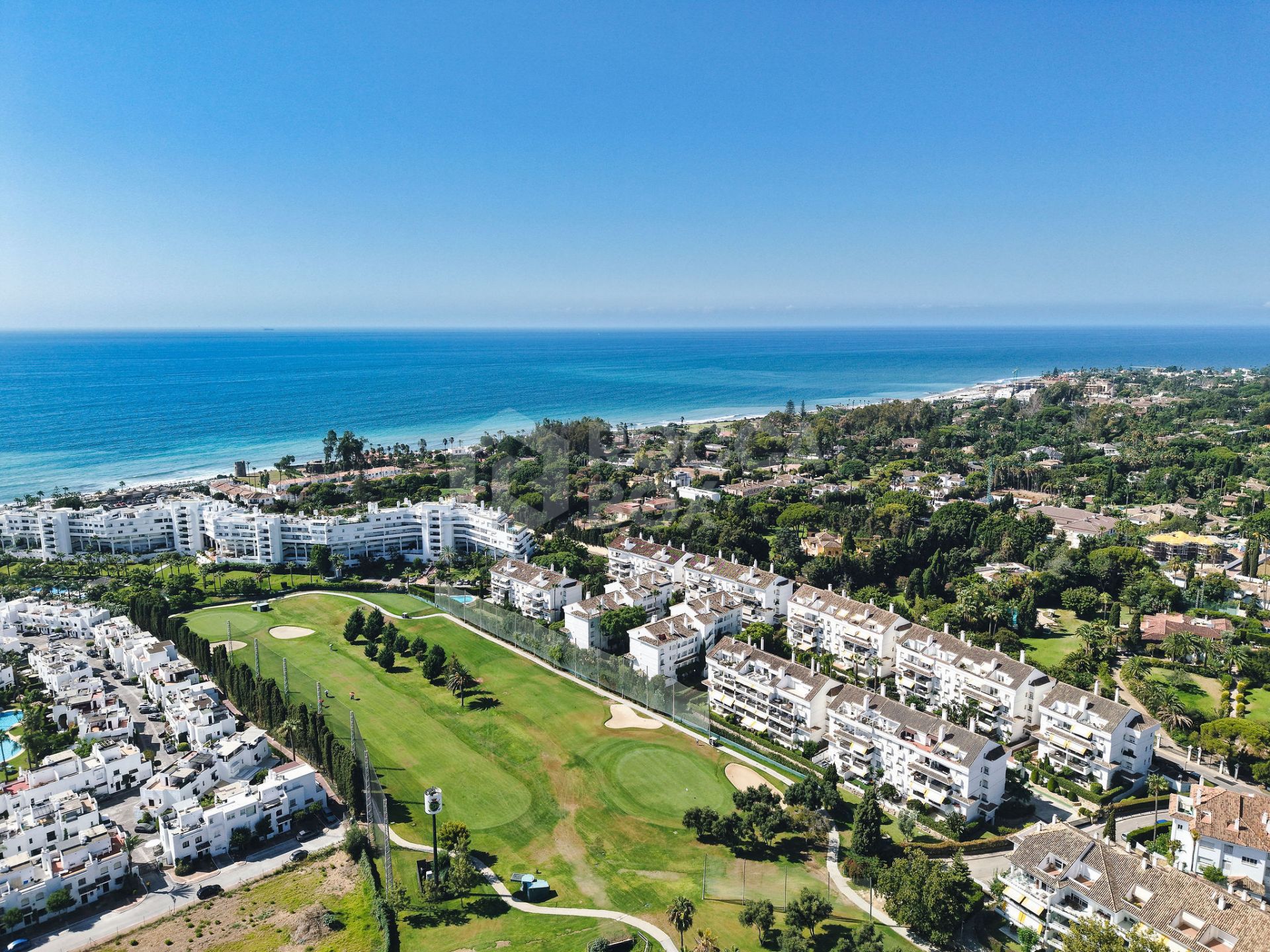 Welcome to this beautifully renovated ground floor apartment in Guadalmina Baja – Steps from the Beach and Golf!