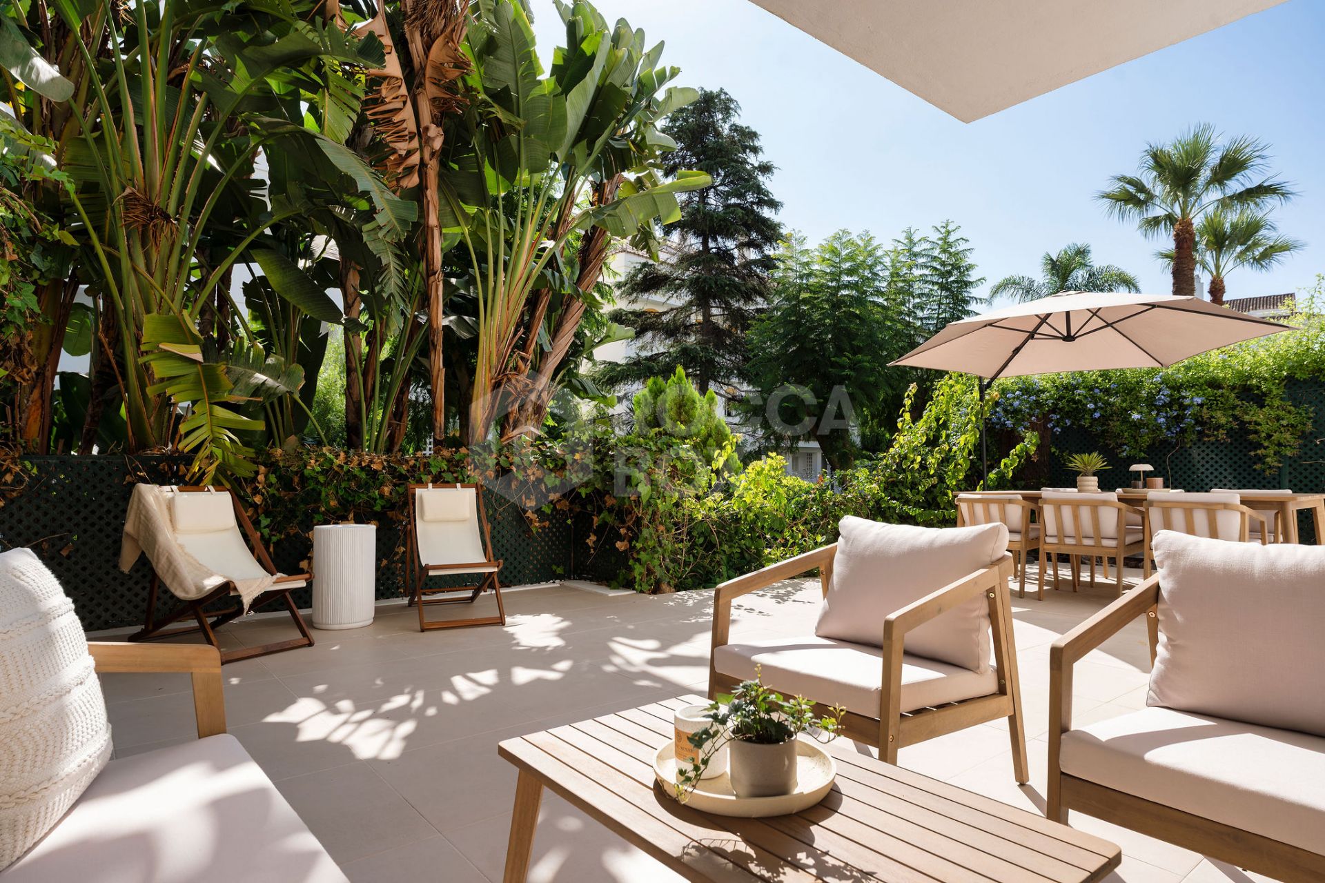 Welcome to this beautifully renovated ground floor apartment in Guadalmina Baja – Steps from the Beach and Golf!