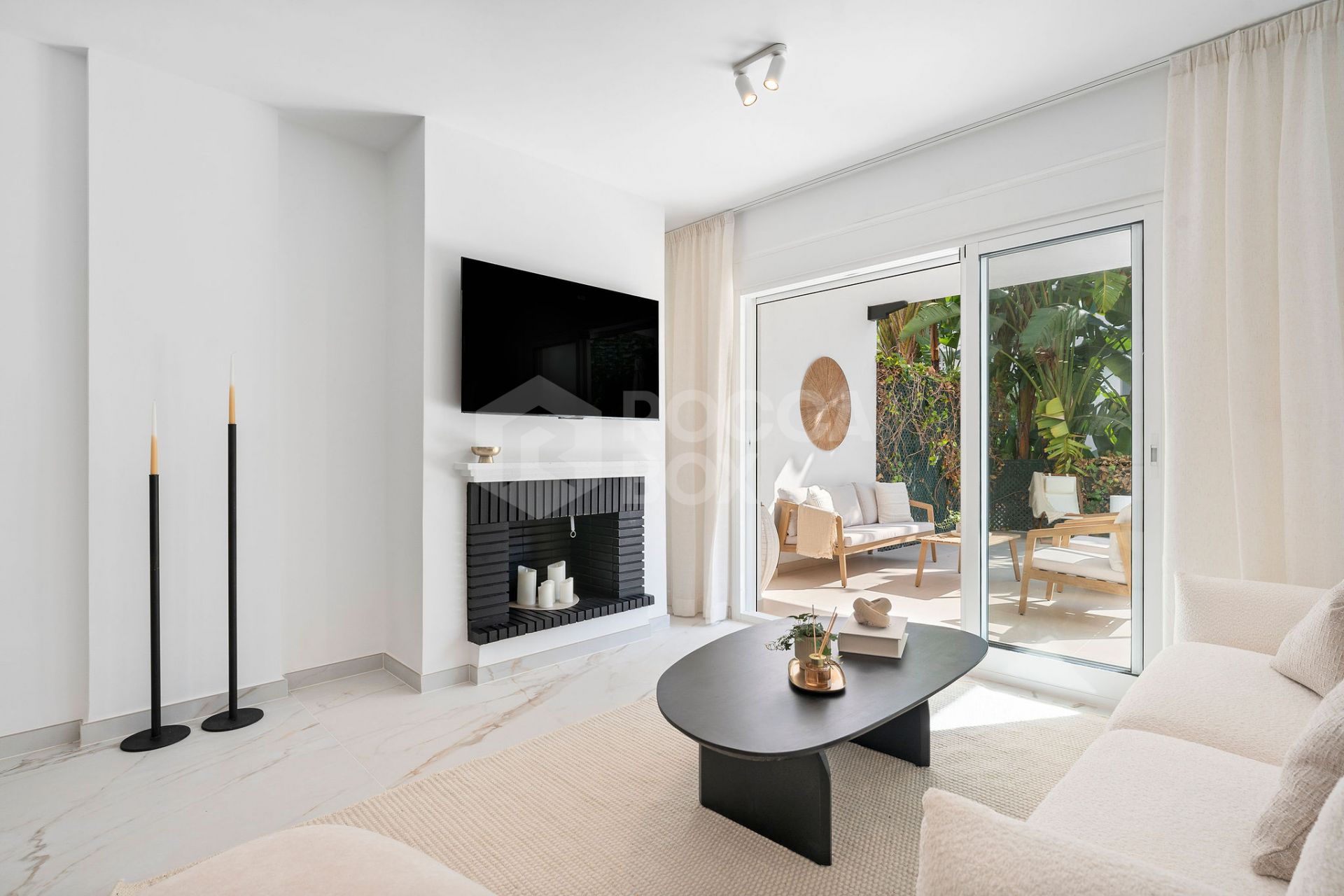 Welcome to this beautifully renovated ground floor apartment in Guadalmina Baja – Steps from the Beach and Golf!