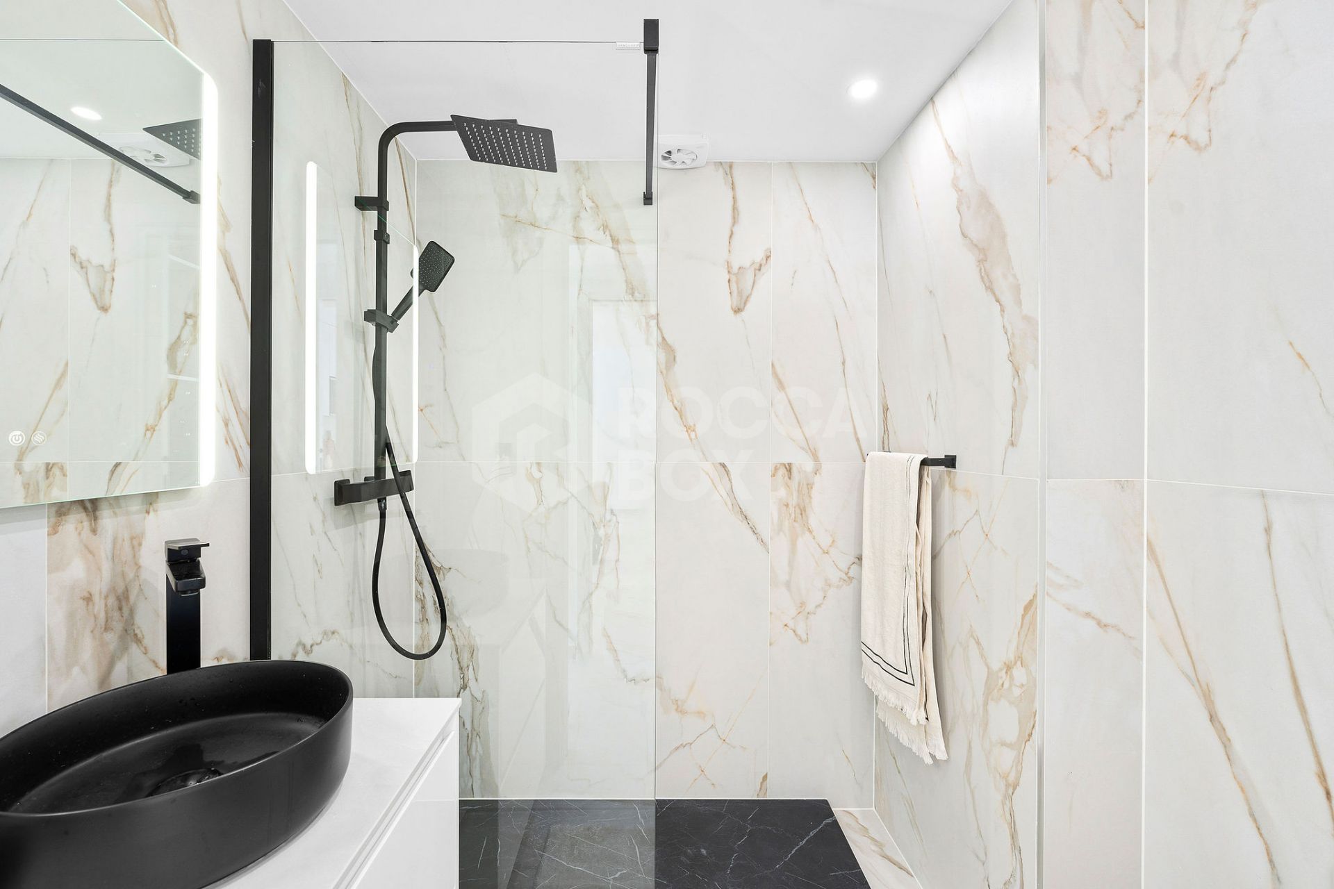 Welcome to this beautifully renovated ground floor apartment in Guadalmina Baja – Steps from the Beach and Golf!