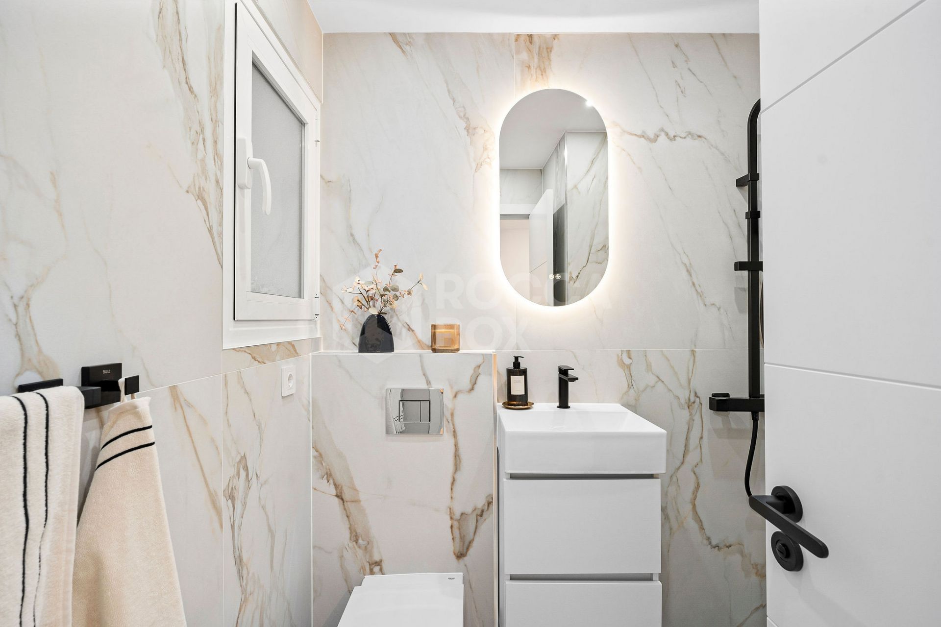 Welcome to this beautifully renovated ground floor apartment in Guadalmina Baja – Steps from the Beach and Golf!