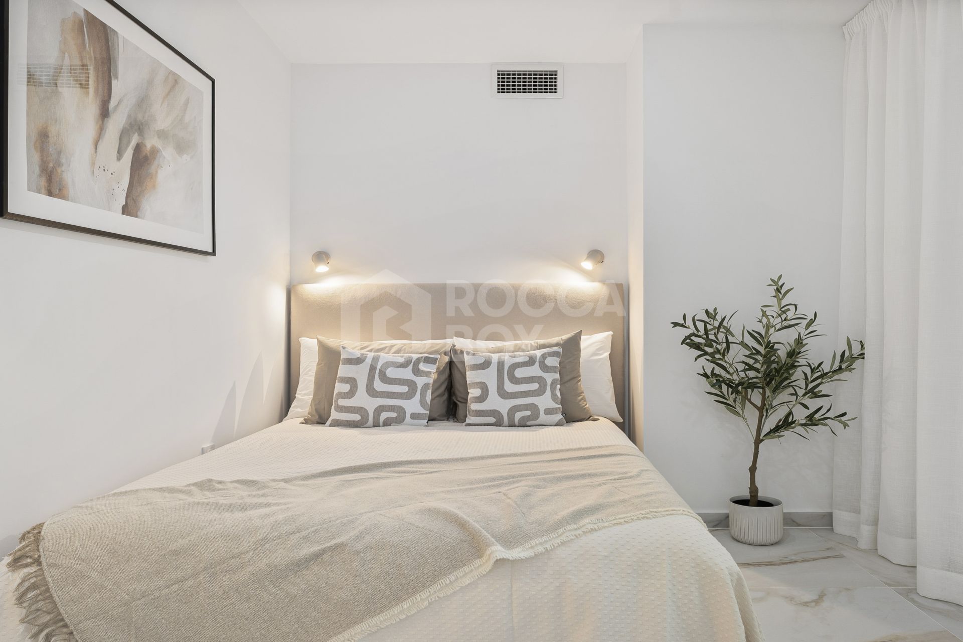 Welcome to this beautifully renovated ground floor apartment in Guadalmina Baja – Steps from the Beach and Golf!