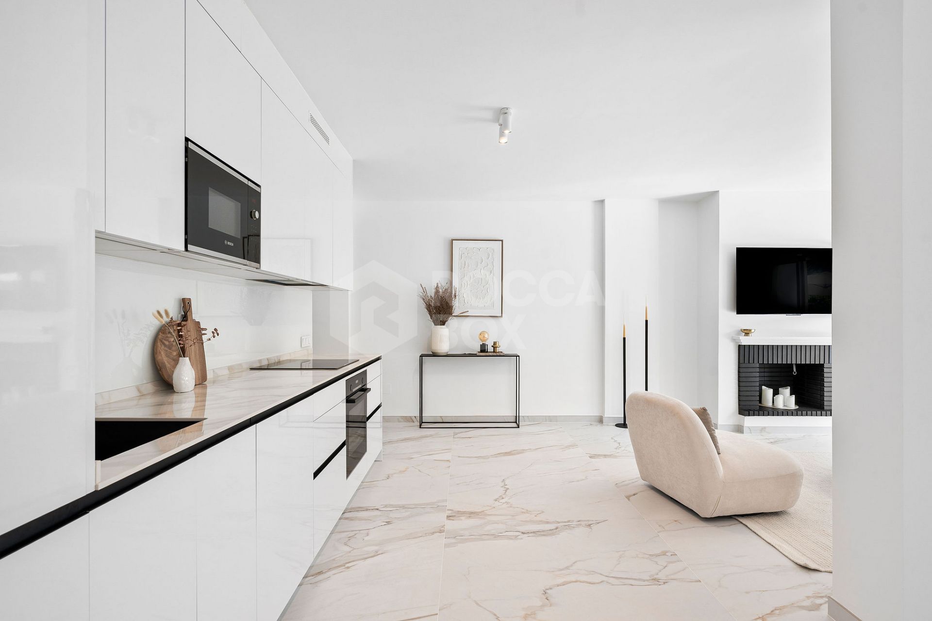 Welcome to this beautifully renovated ground floor apartment in Guadalmina Baja – Steps from the Beach and Golf!