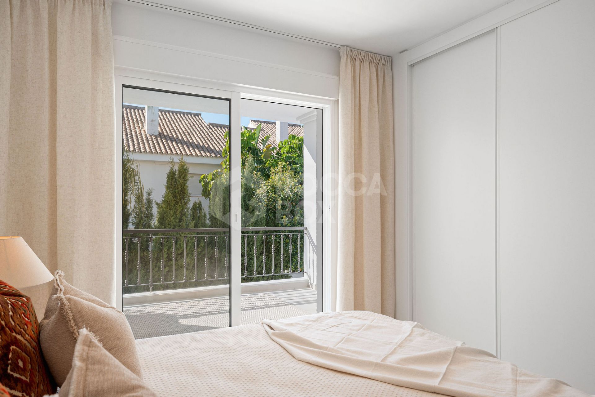 Welcome to this exceptional townhouse where contemporary luxury meets comfort and effortless lifestyle!