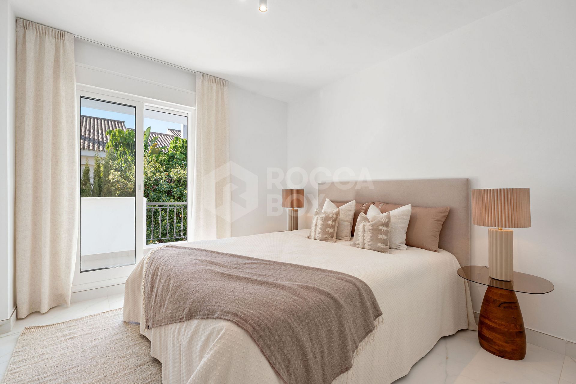 Welcome to this exceptional townhouse where contemporary luxury meets comfort and effortless lifestyle!