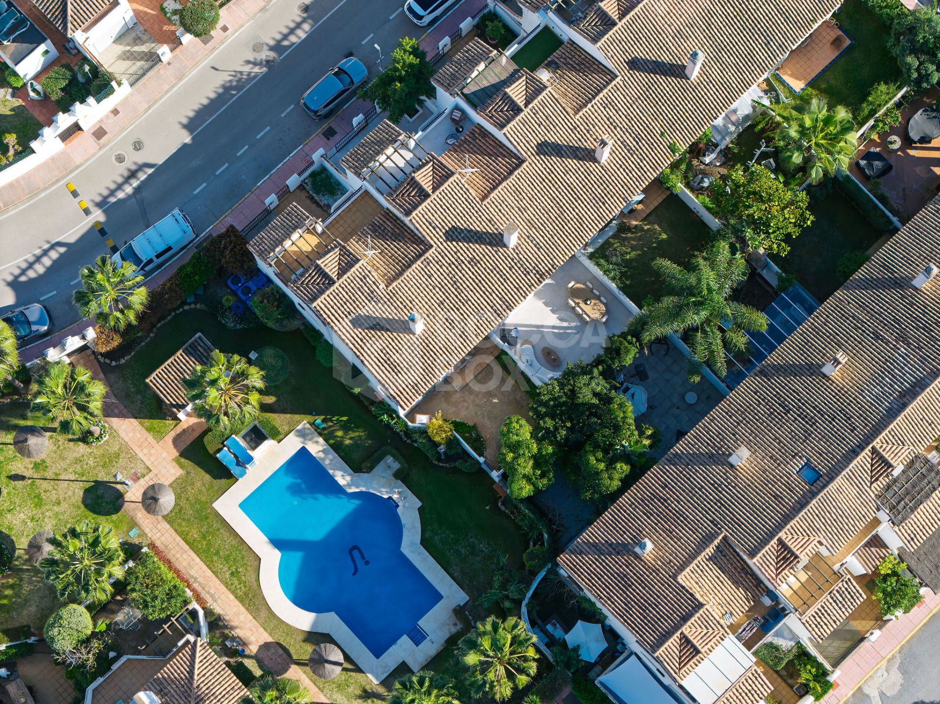 Welcome to this exceptional townhouse where contemporary luxury meets comfort and effortless lifestyle!