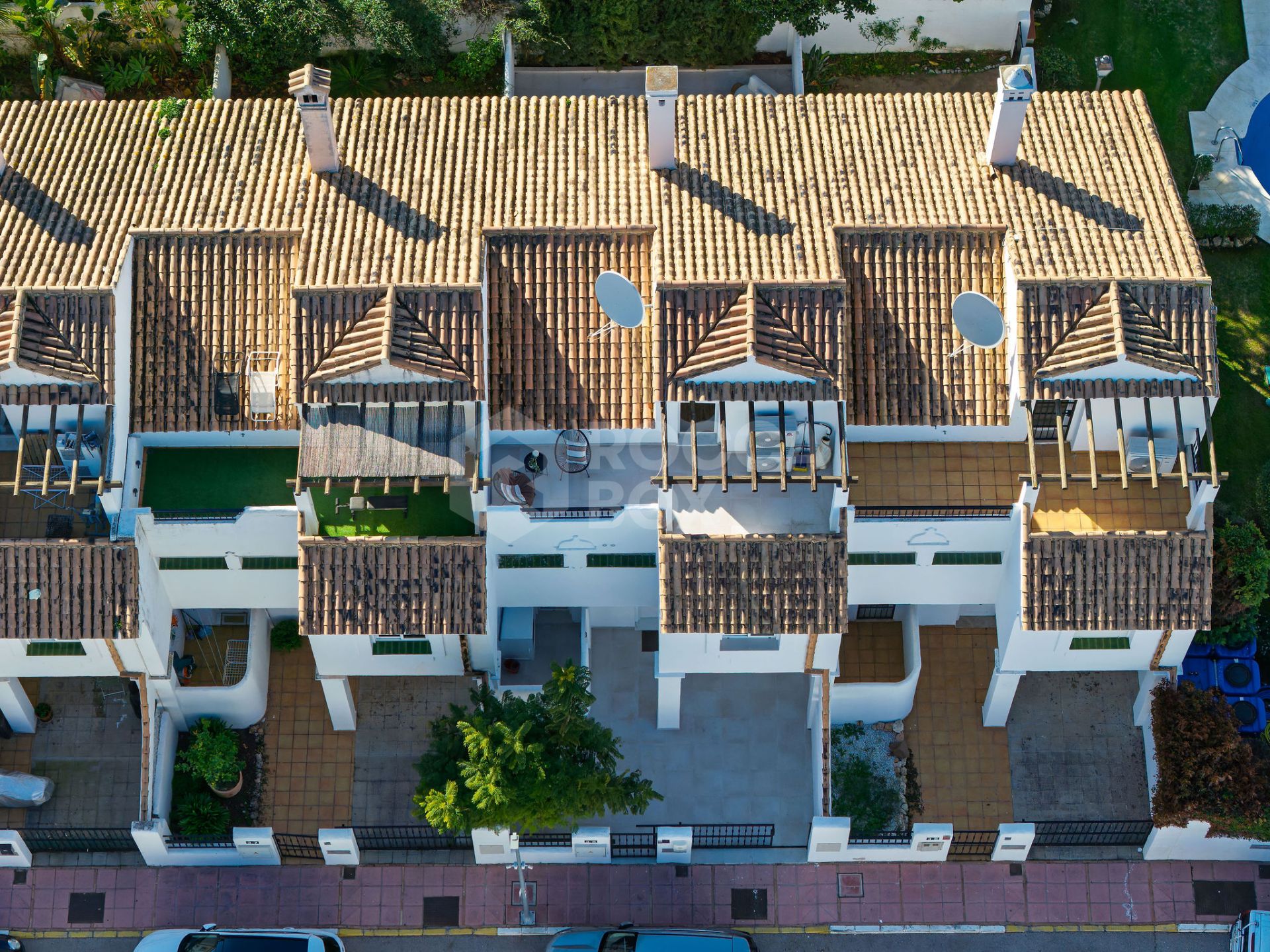 Welcome to this exceptional townhouse where contemporary luxury meets comfort and effortless lifestyle!