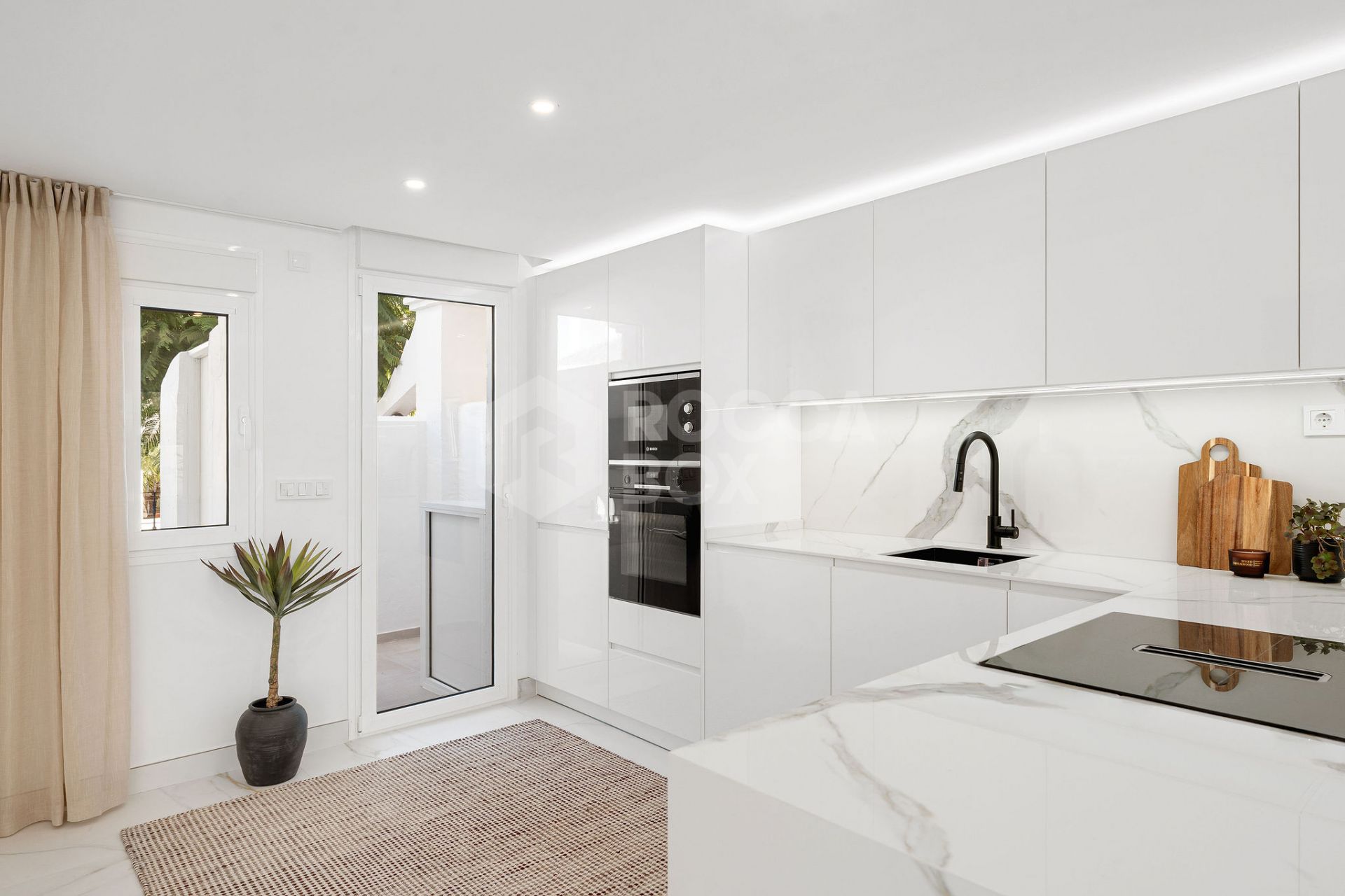 Welcome to this exceptional townhouse where contemporary luxury meets comfort and effortless lifestyle!