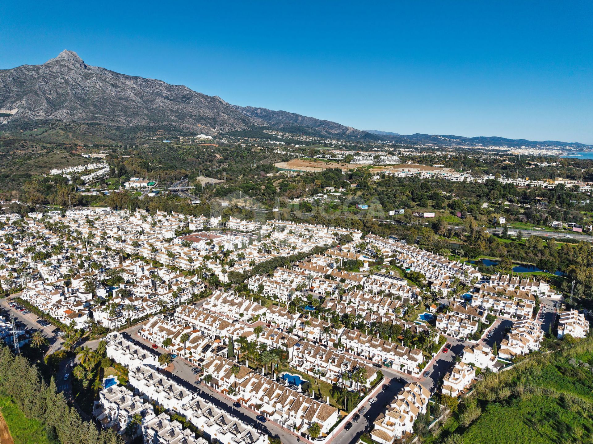 Welcome to this exceptional townhouse where contemporary luxury meets comfort and effortless lifestyle!