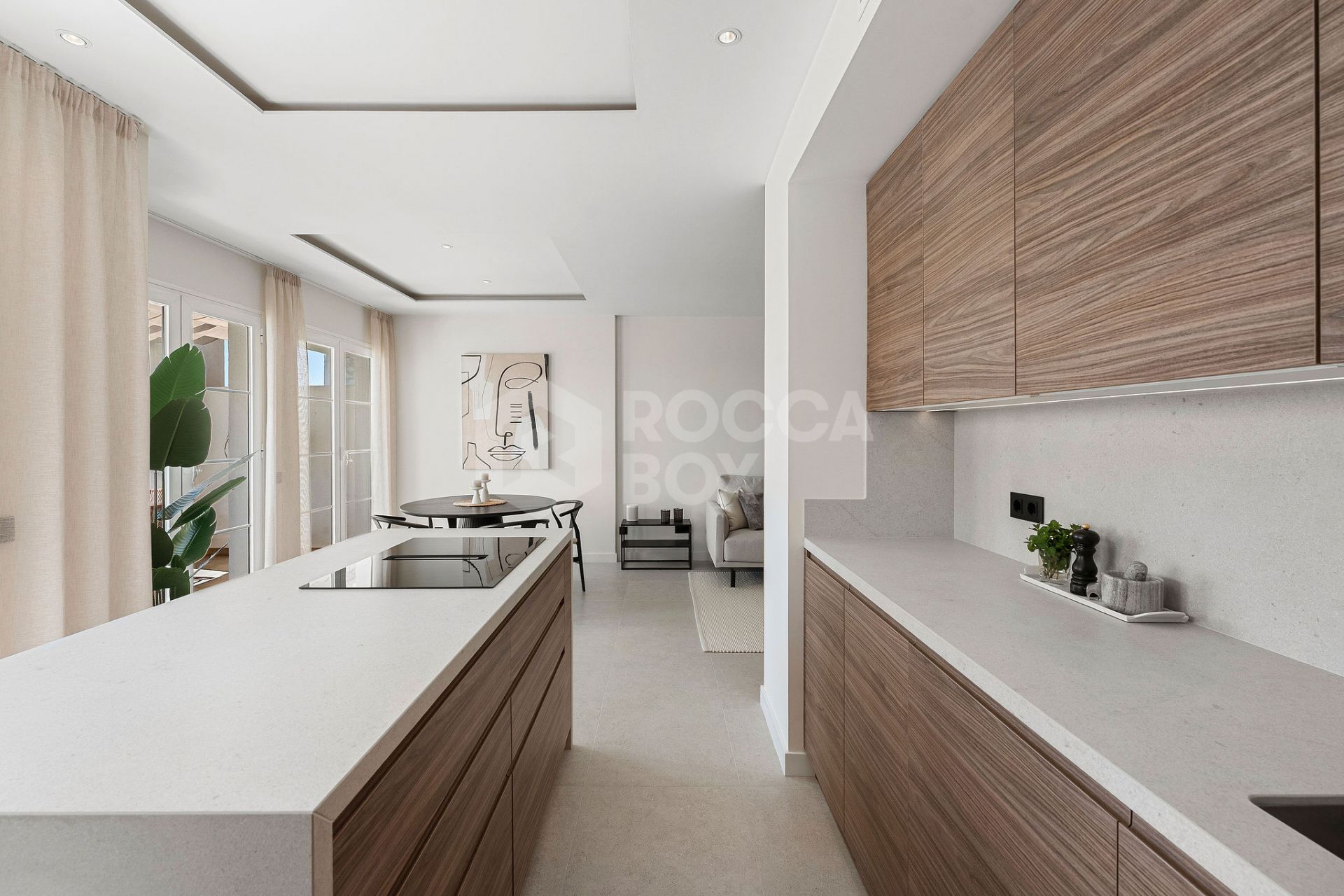 Welcome to this stunning and fully renovated penthouse with panoramic views over Higueral Golf, the mountains and the sea!