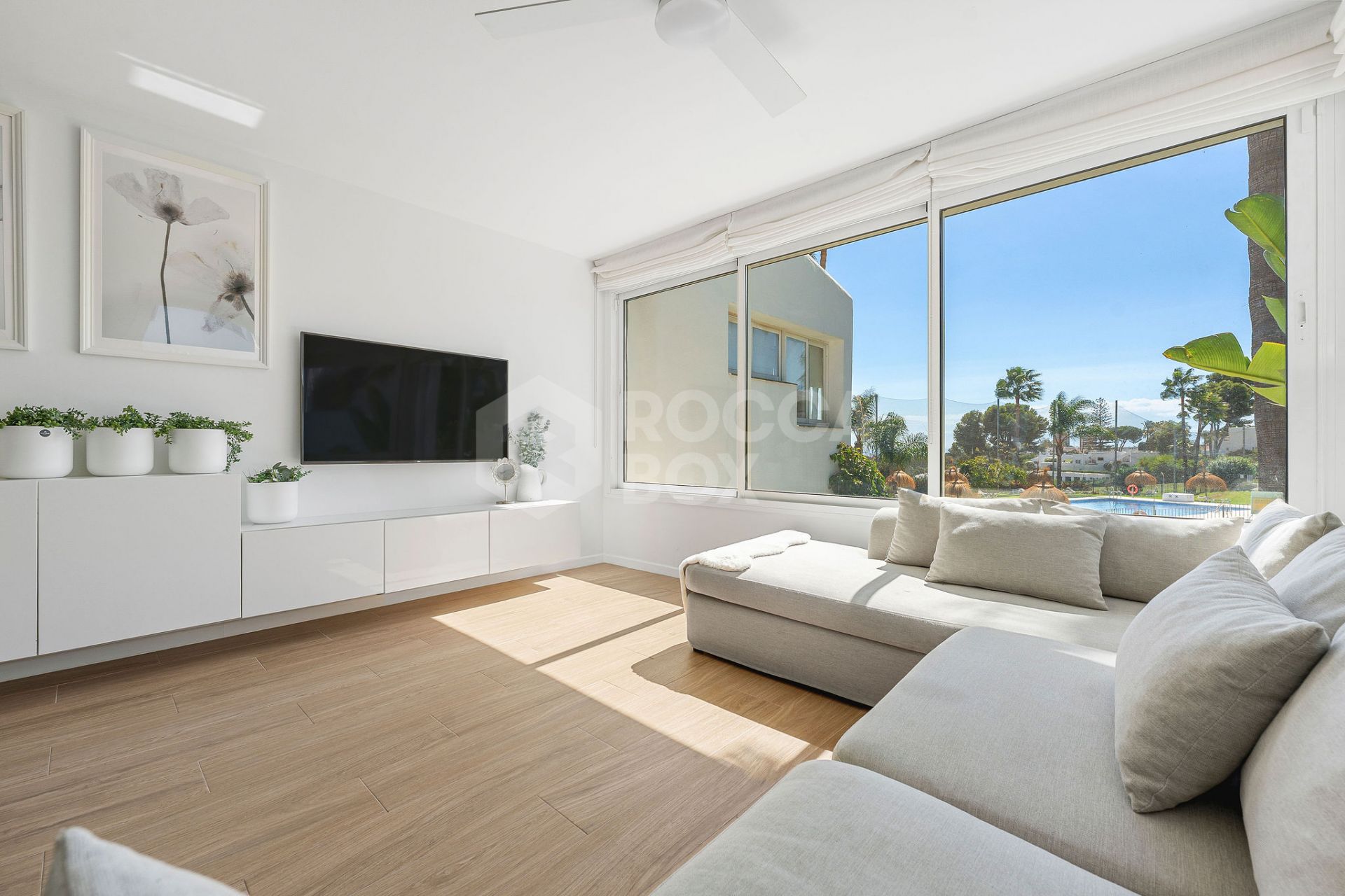 Welcome to this beautifully renovated 2 bedroom top floor apartment with amazing views in Nueva Andalucía!