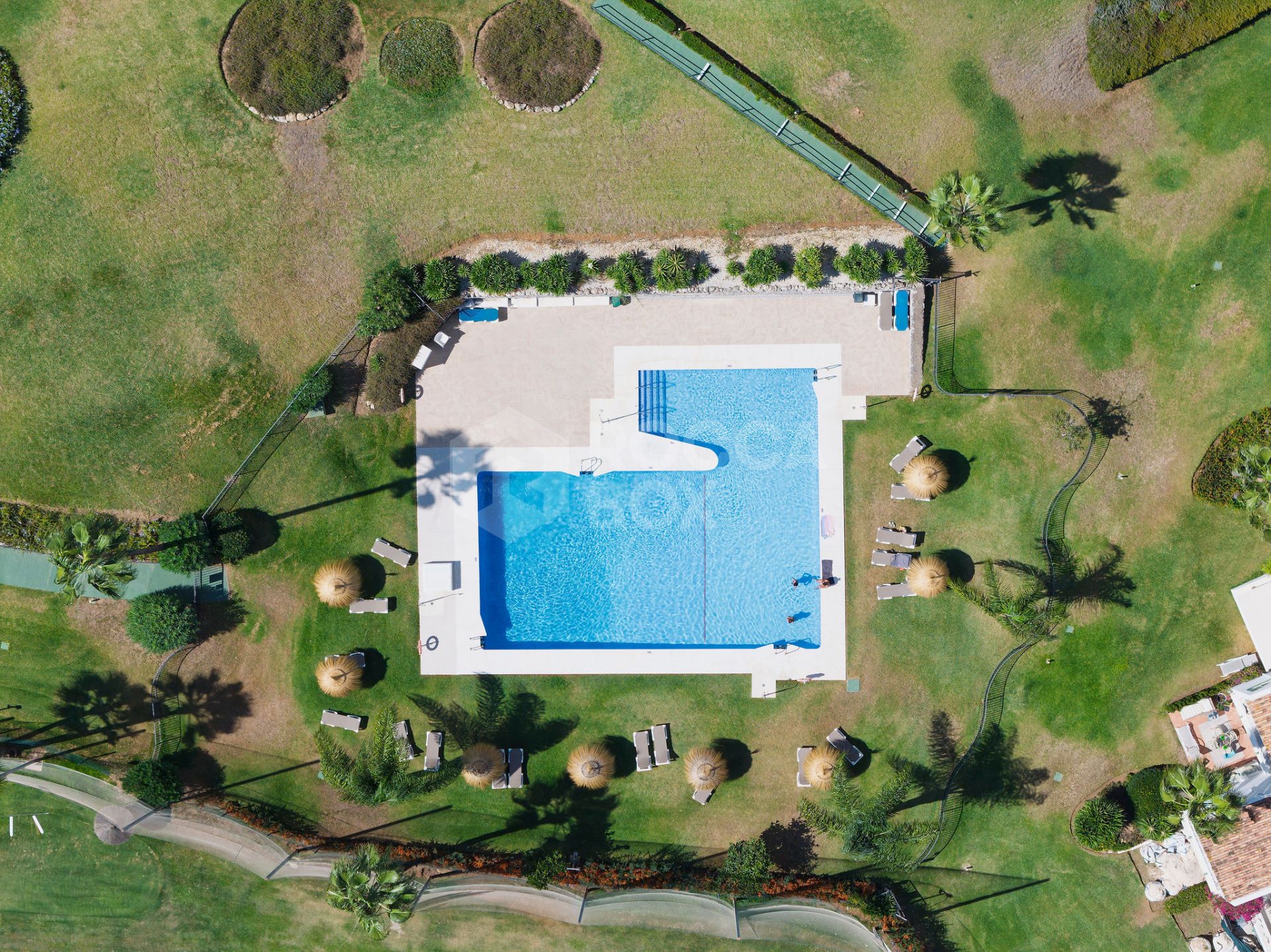 Welcome to this beautifully renovated 2 bedroom top floor apartment with amazing views in Nueva Andalucía!