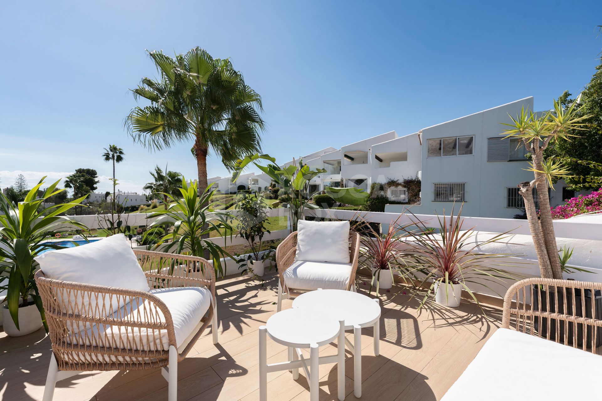 Welcome to this beautifully renovated 2 bedroom top floor apartment with amazing views in Nueva Andalucía!