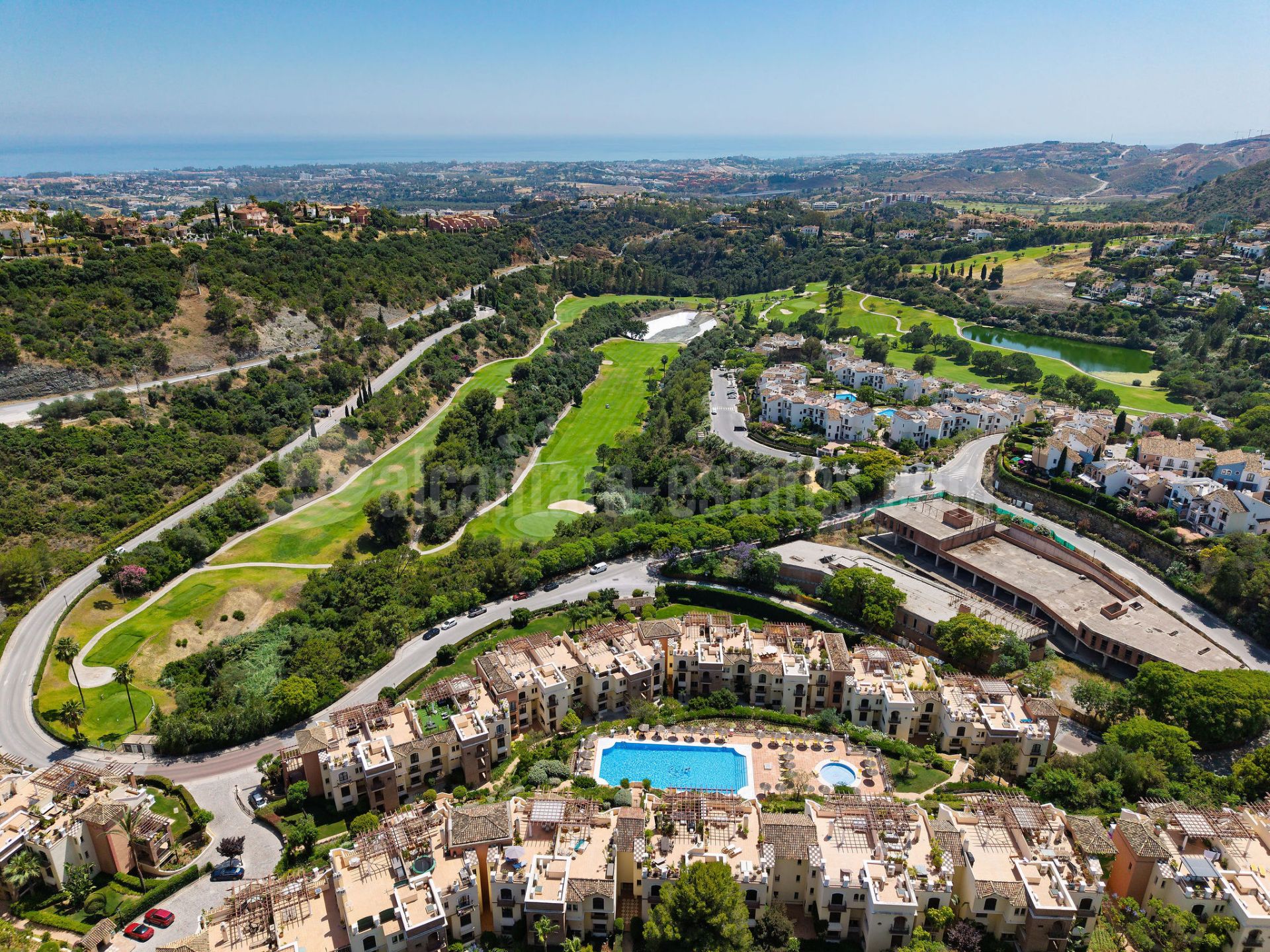 Penthouse in Los Arqueros, Benahavis
