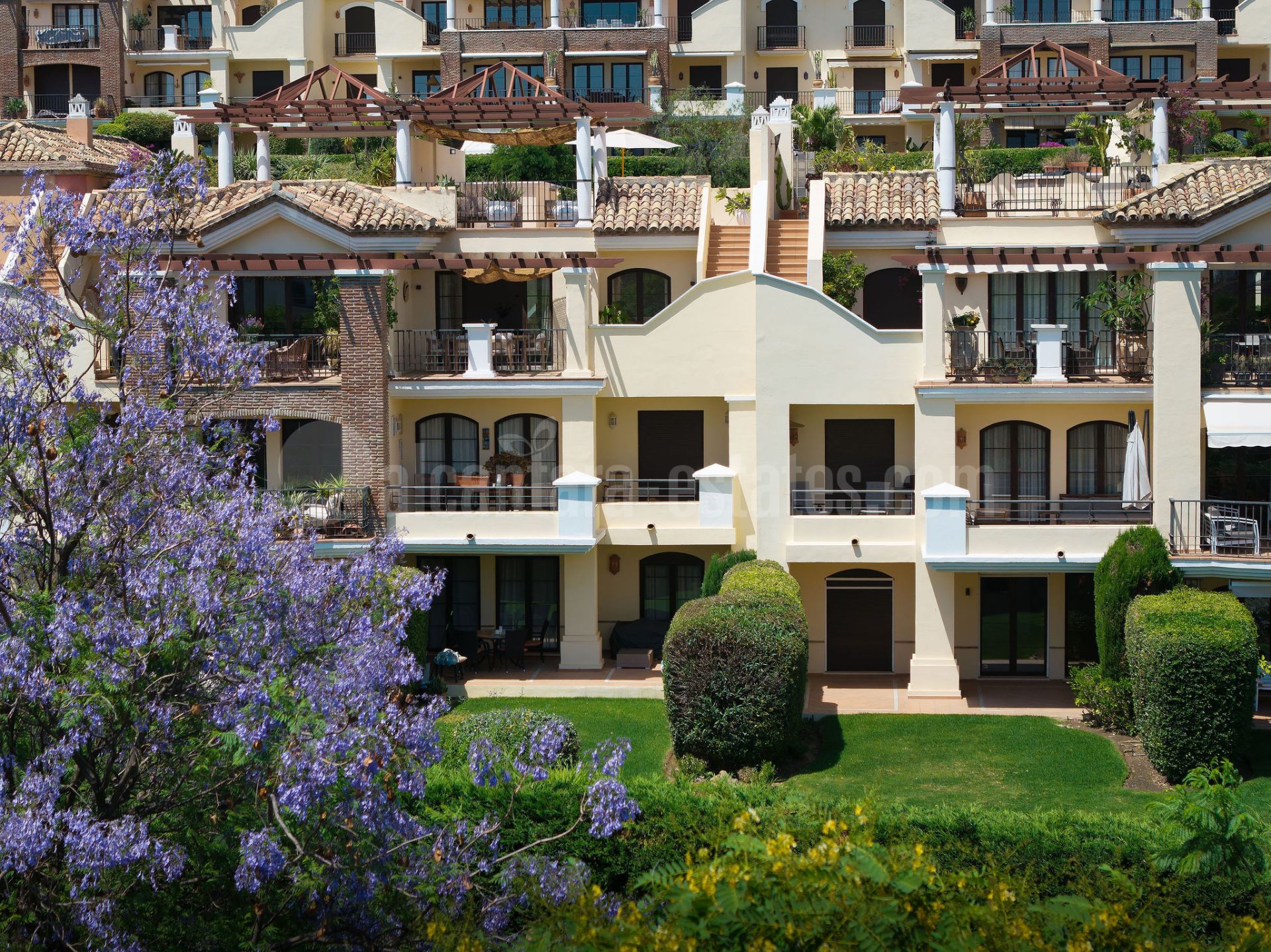 Penthouse in Los Arqueros, Benahavis