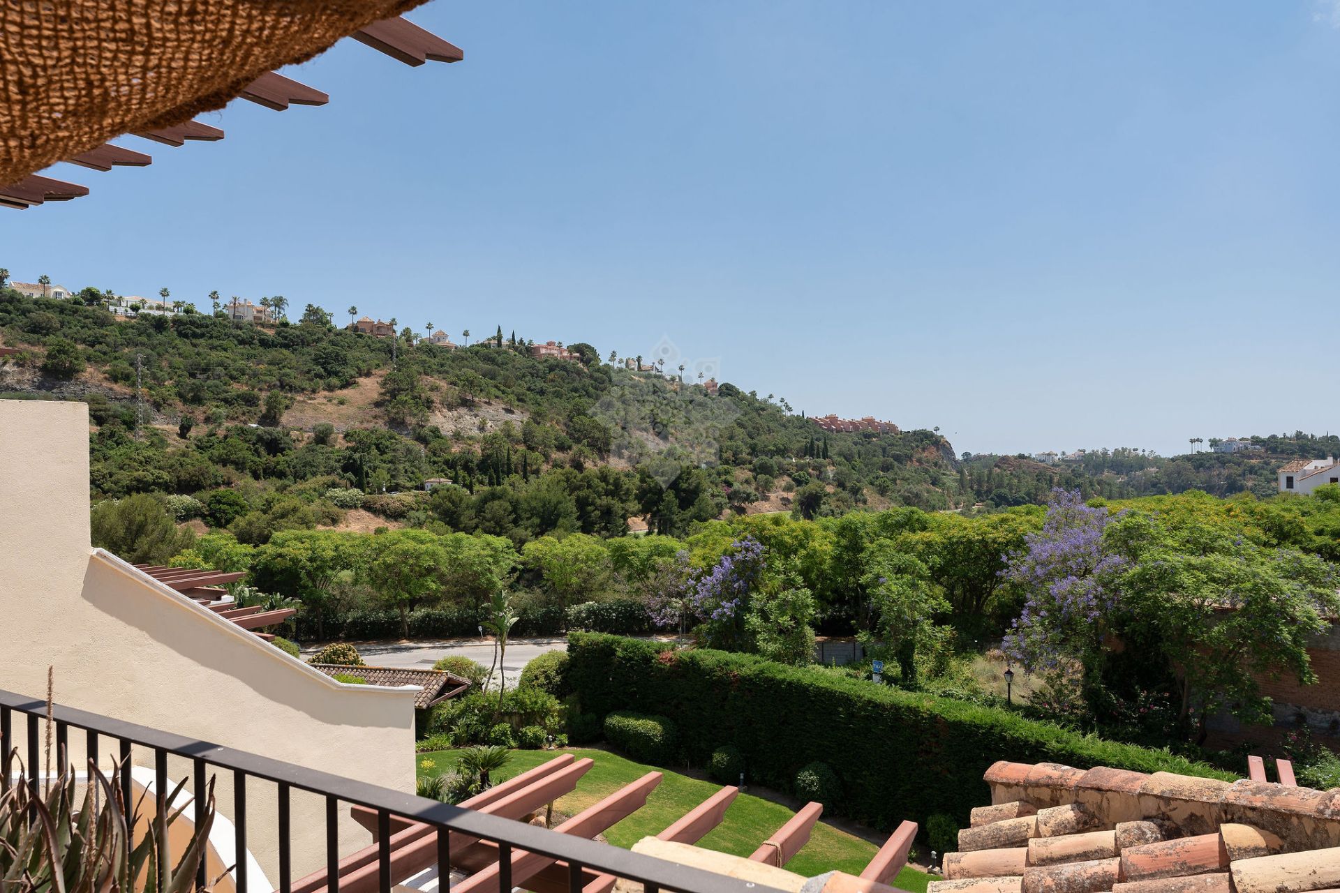 Penthouse in Los Arqueros, Benahavis