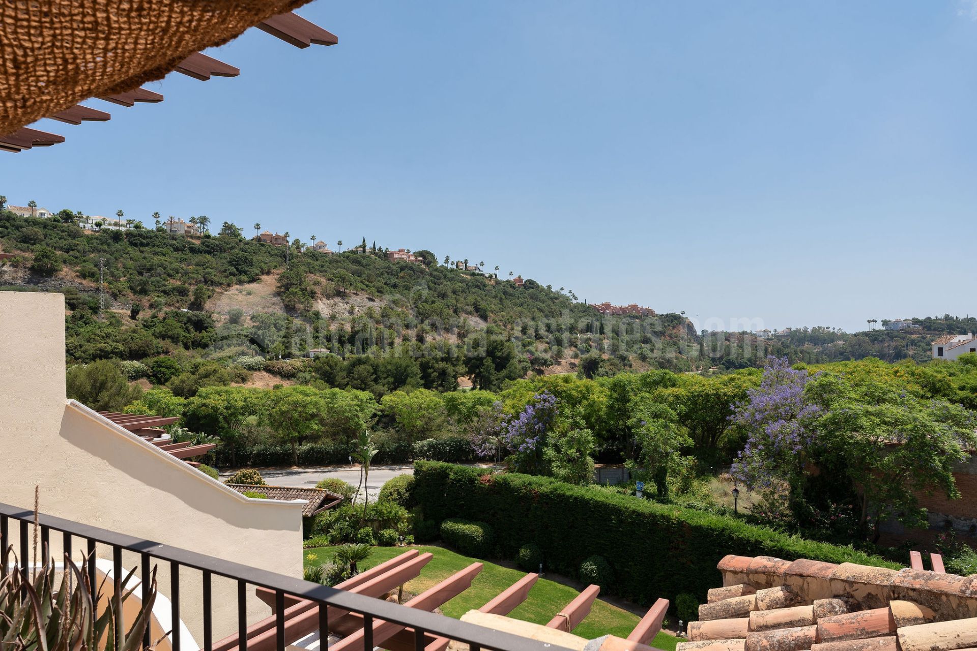 Penthouse in Los Arqueros, Benahavis