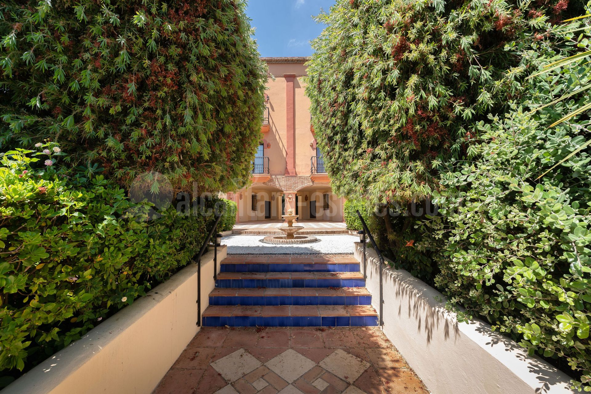 Penthouse in Los Arqueros, Benahavis