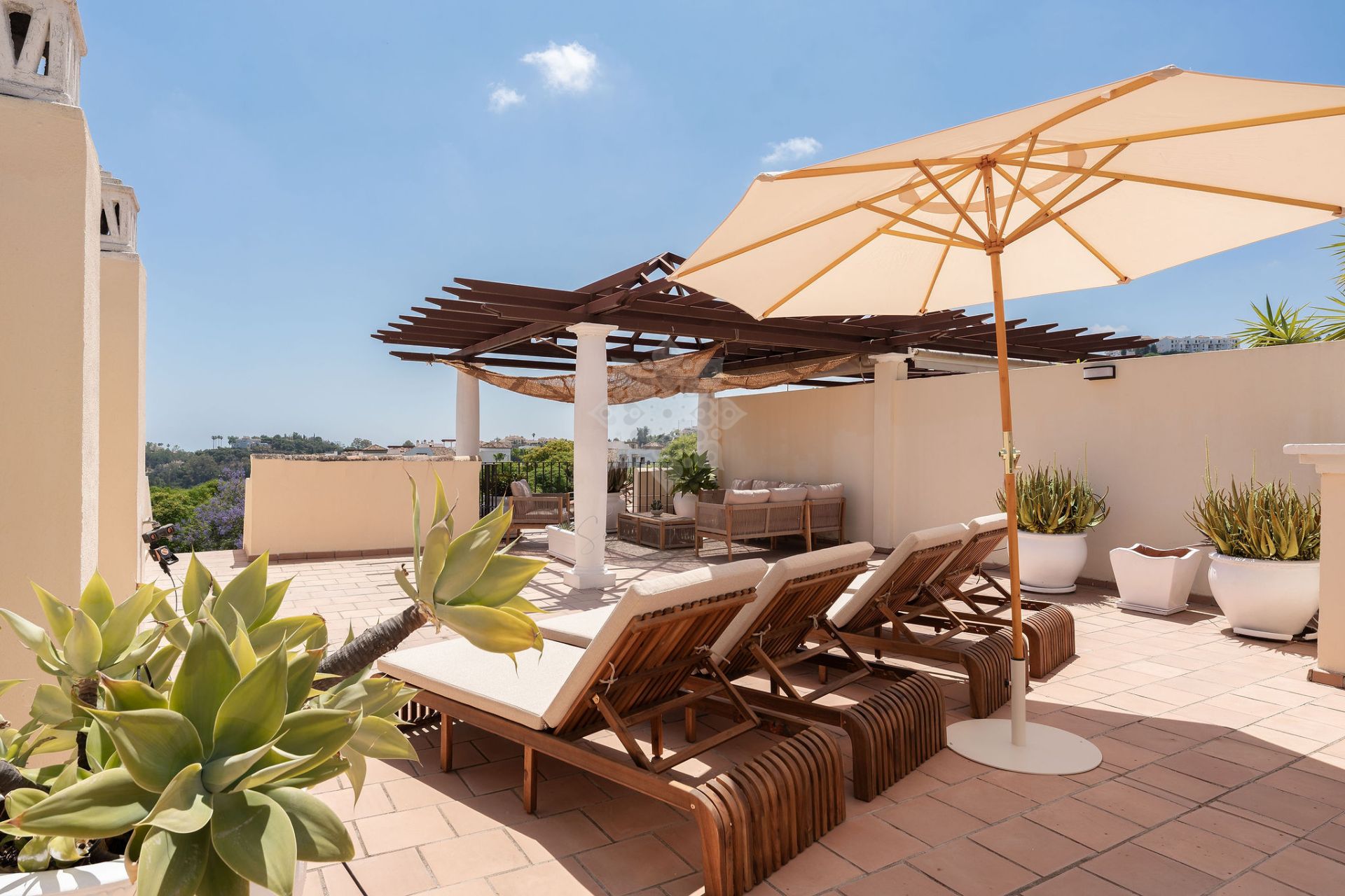 Penthouse in Los Arqueros, Benahavis