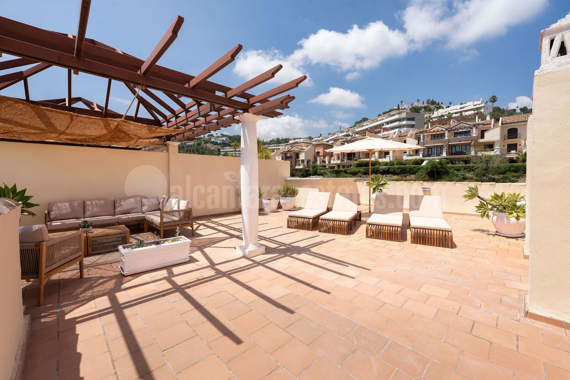 Penthouse in Los Arqueros, Benahavis