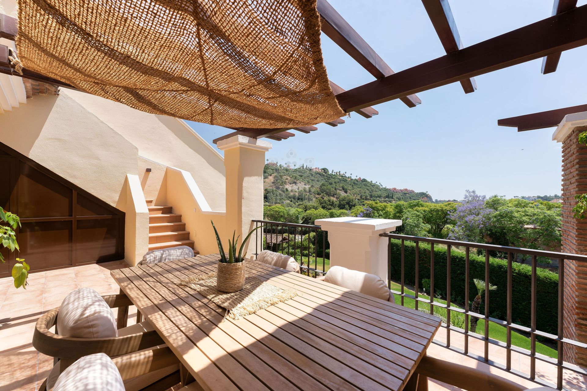 Penthouse in Los Arqueros, Benahavis