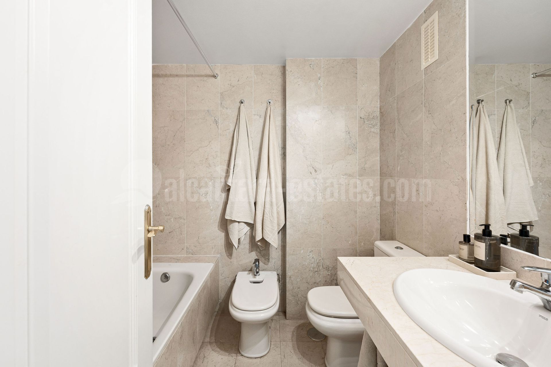 Apartment in Señorio de Aloha, Marbella