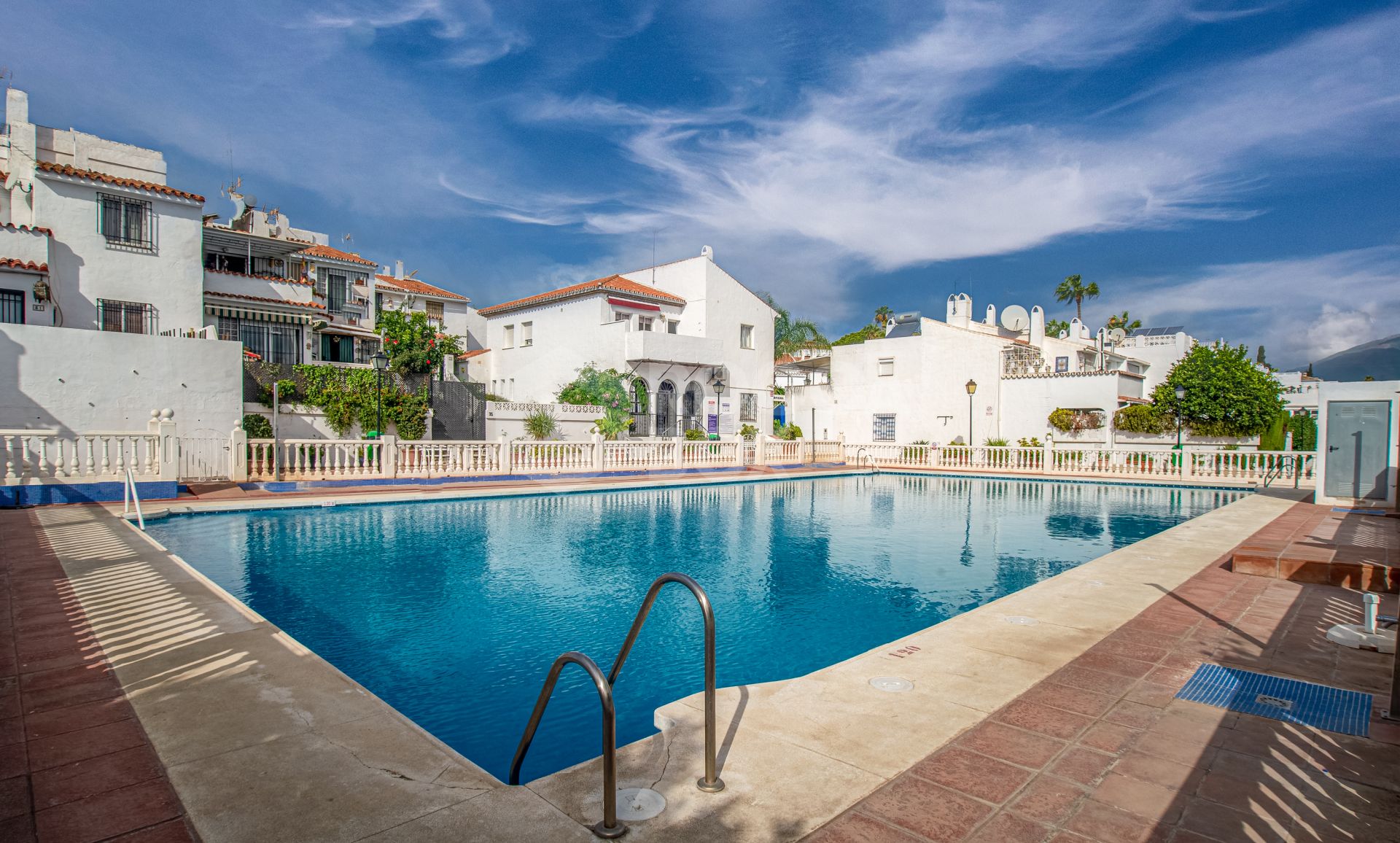 BEAUTIFUL TWO BEDROOM TOWNHOUSE LOCATED ON THE NEW GOLDEN MILE.