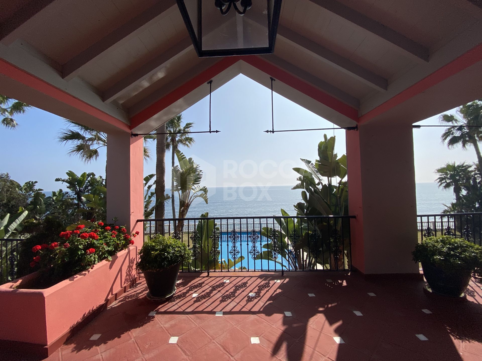 Very private frontline beach villa in Casasola/Guadalmina Baja - on the border between Marbella and Estepona