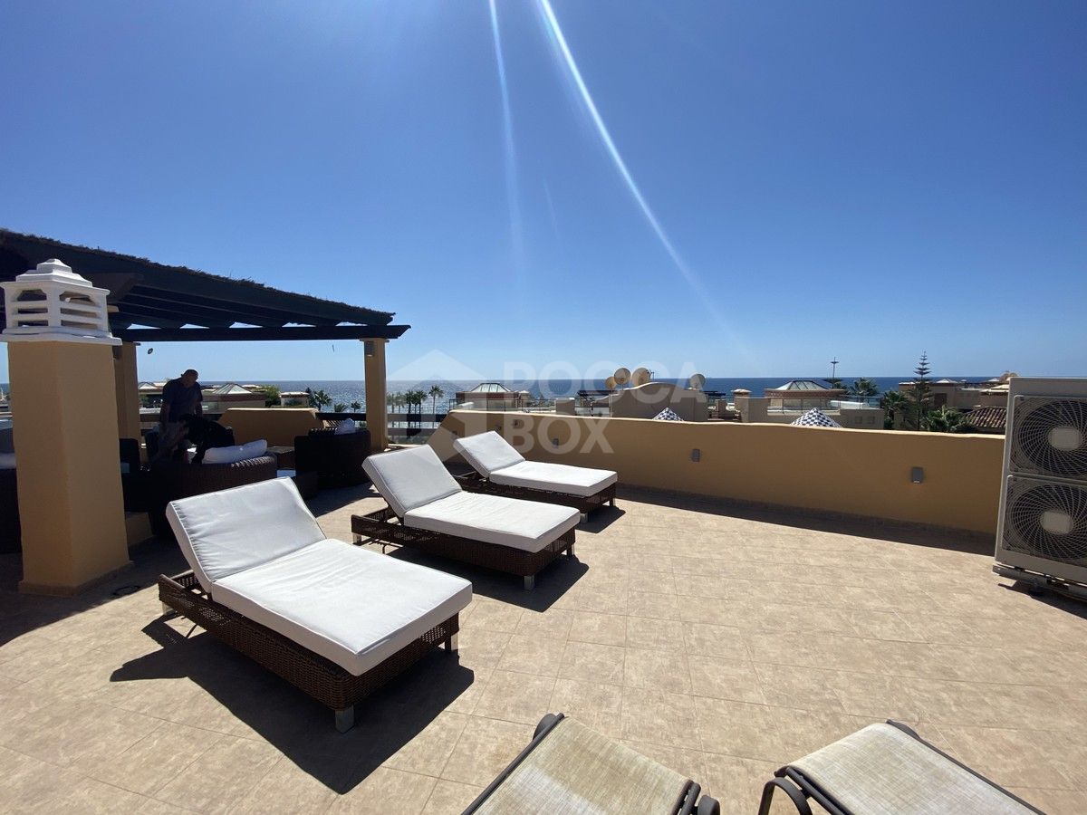 Beautiful penthouse with panoramic views, located 100 meters from the sandy beaches of Costalita!