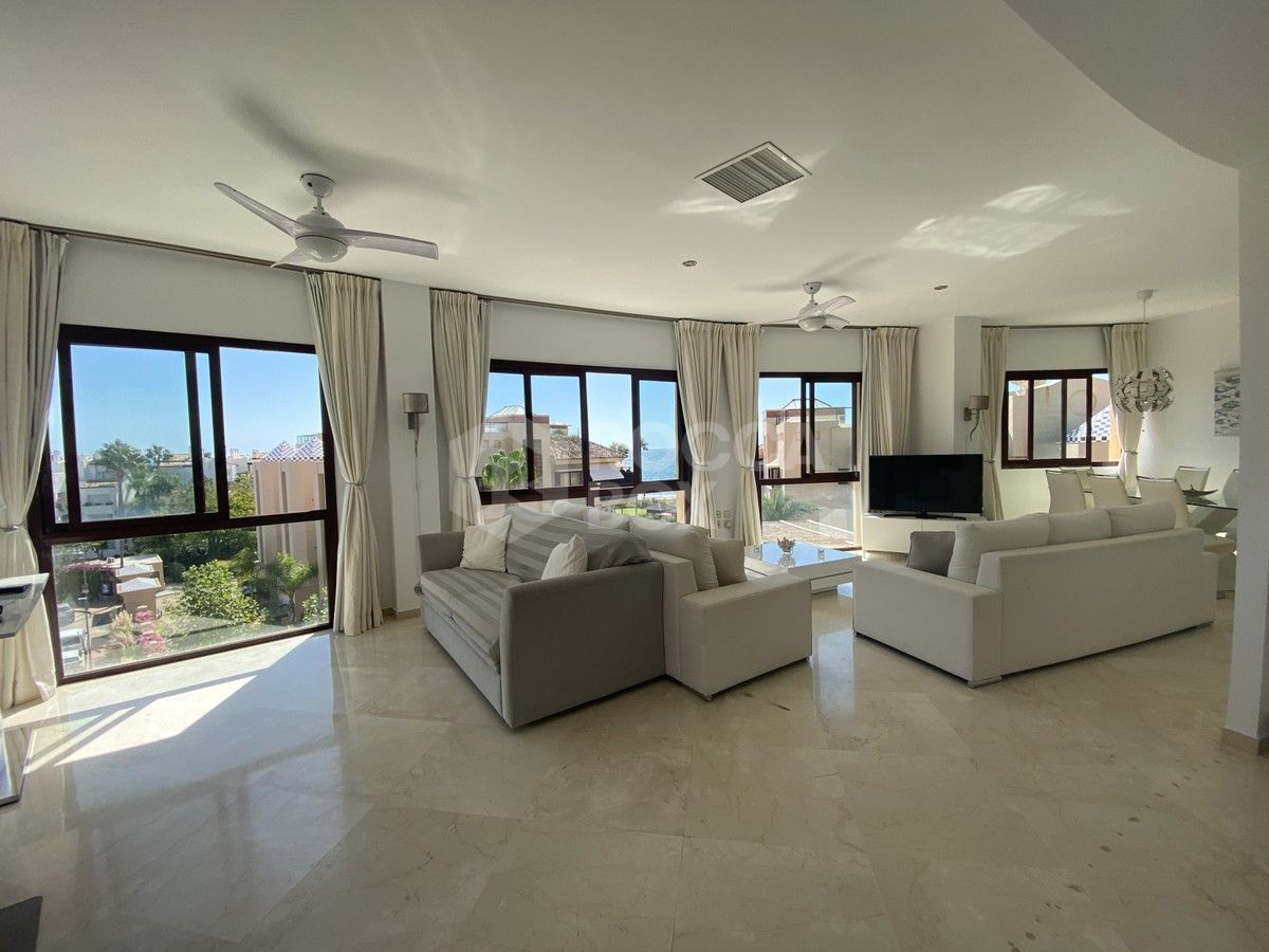 Beautiful penthouse with panoramic views, located 100 meters from the sandy beaches of Costalita!